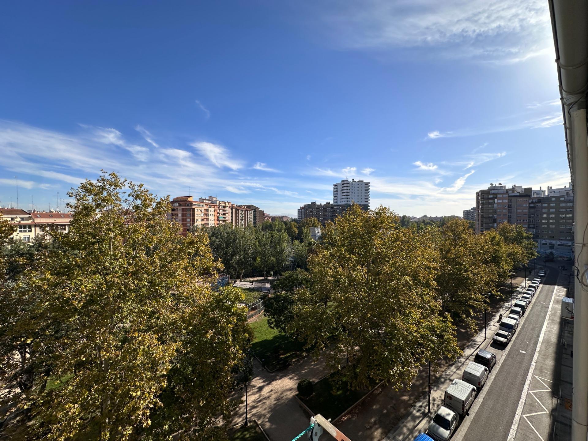 ¡Exclusivo Piso Céntrico en Calle Miguel Servet, Zaragoza: Tu Nuevo Hogar Listo para Disfrutar!