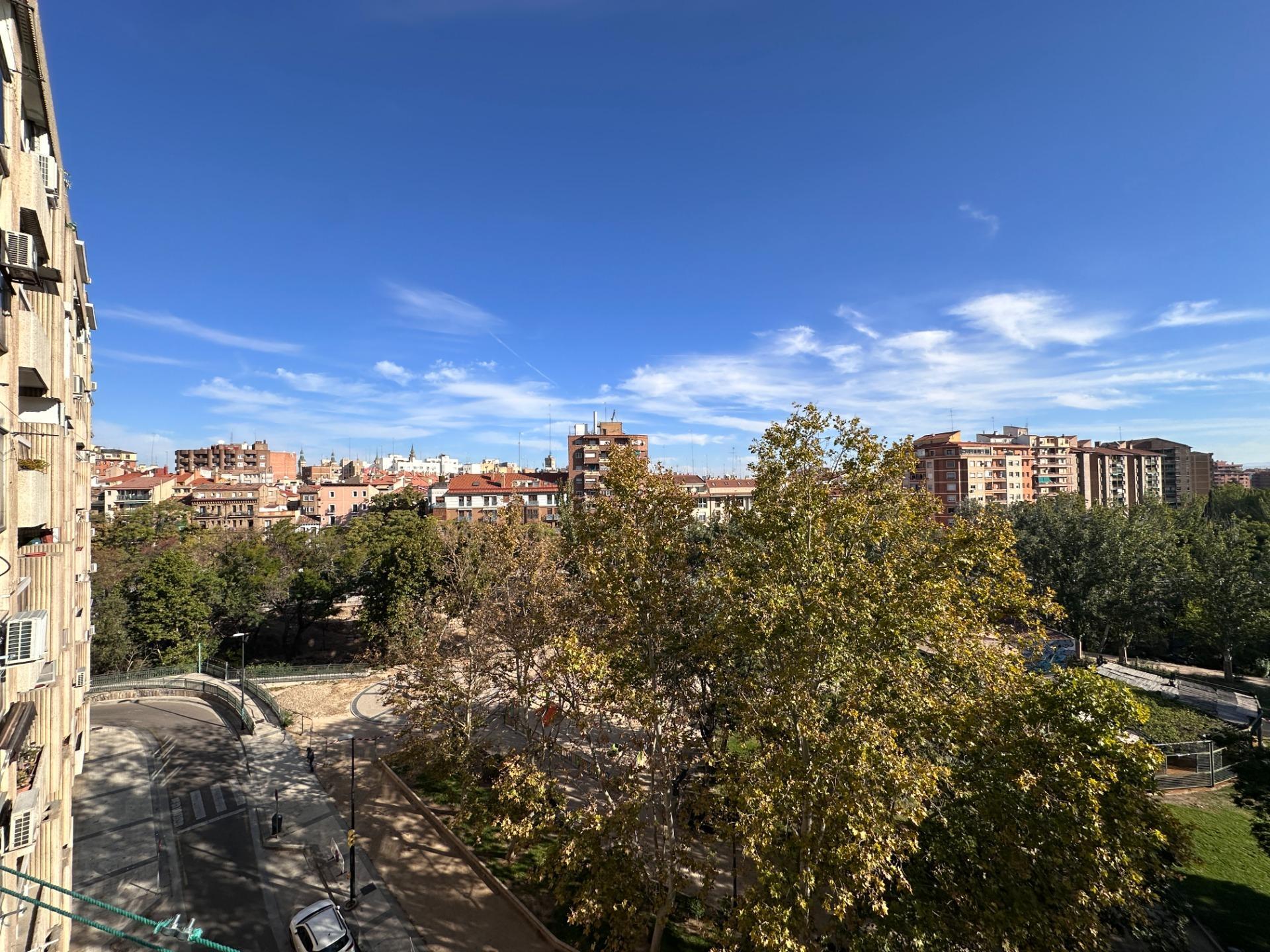 ¡Exclusivo Piso Céntrico en Calle Miguel Servet, Zaragoza: Tu Nuevo Hogar Listo para Disfrutar!