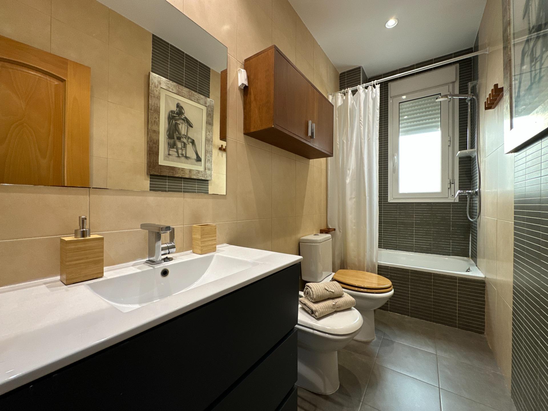 ¡Exclusivo Piso Céntrico en Calle Miguel Servet, Zaragoza: Tu Nuevo Hogar Listo para Disfrutar!