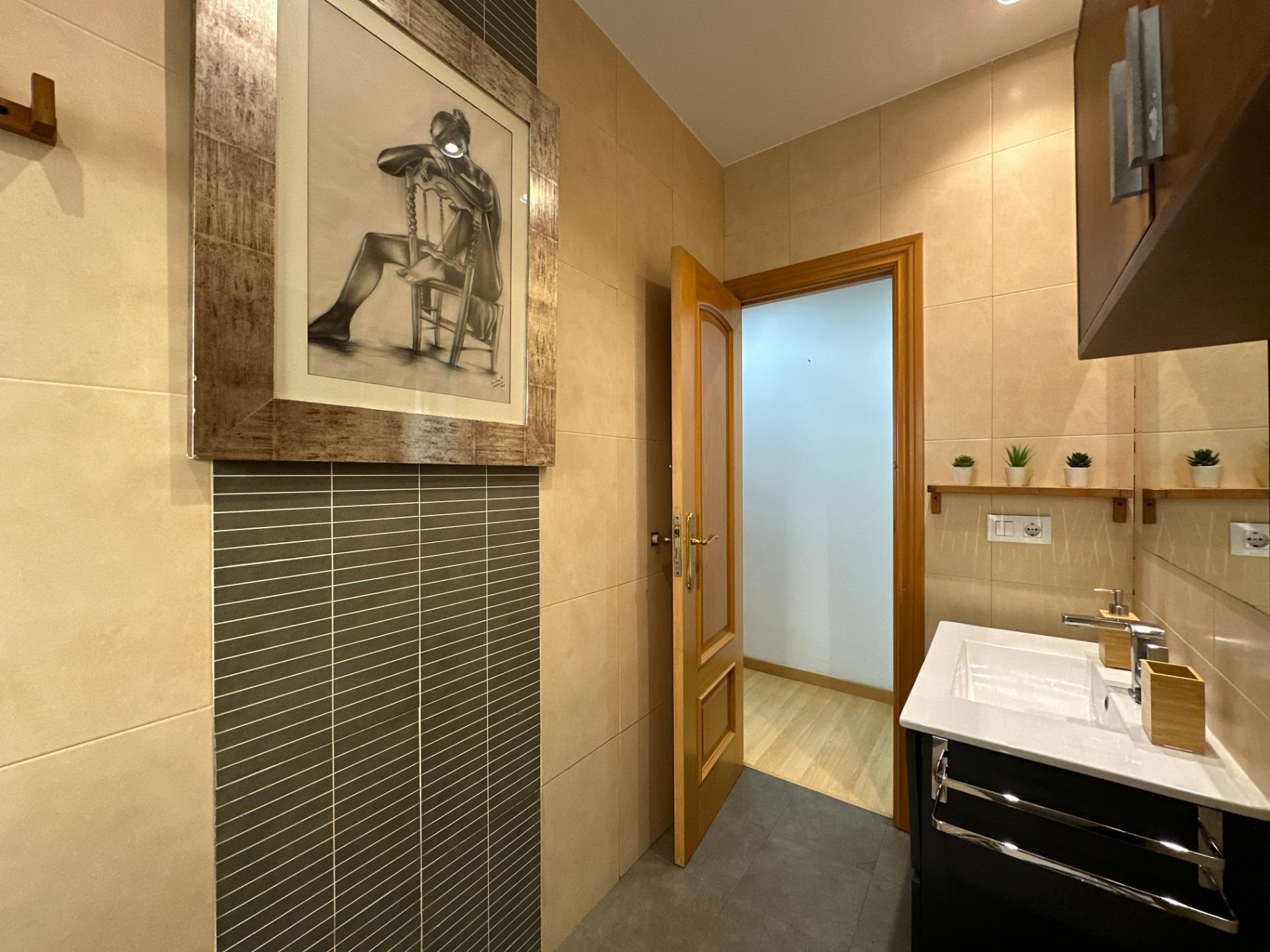 ¡Exclusivo Piso Céntrico en Calle Miguel Servet, Zaragoza: Tu Nuevo Hogar Listo para Disfrutar!