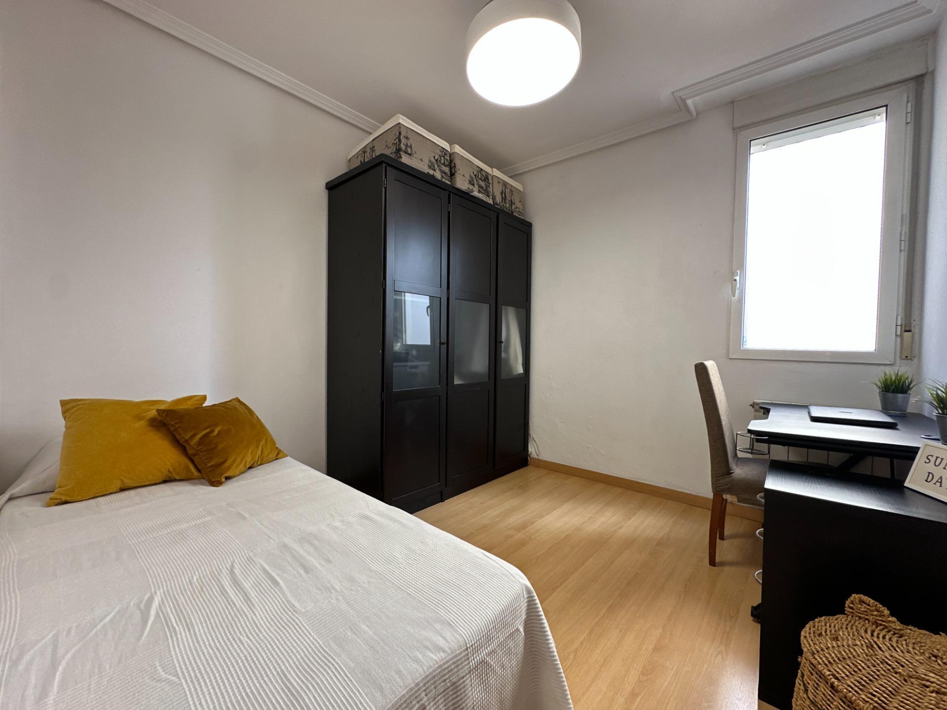 ¡Exclusivo Piso Céntrico en Calle Miguel Servet, Zaragoza: Tu Nuevo Hogar Listo para Disfrutar!