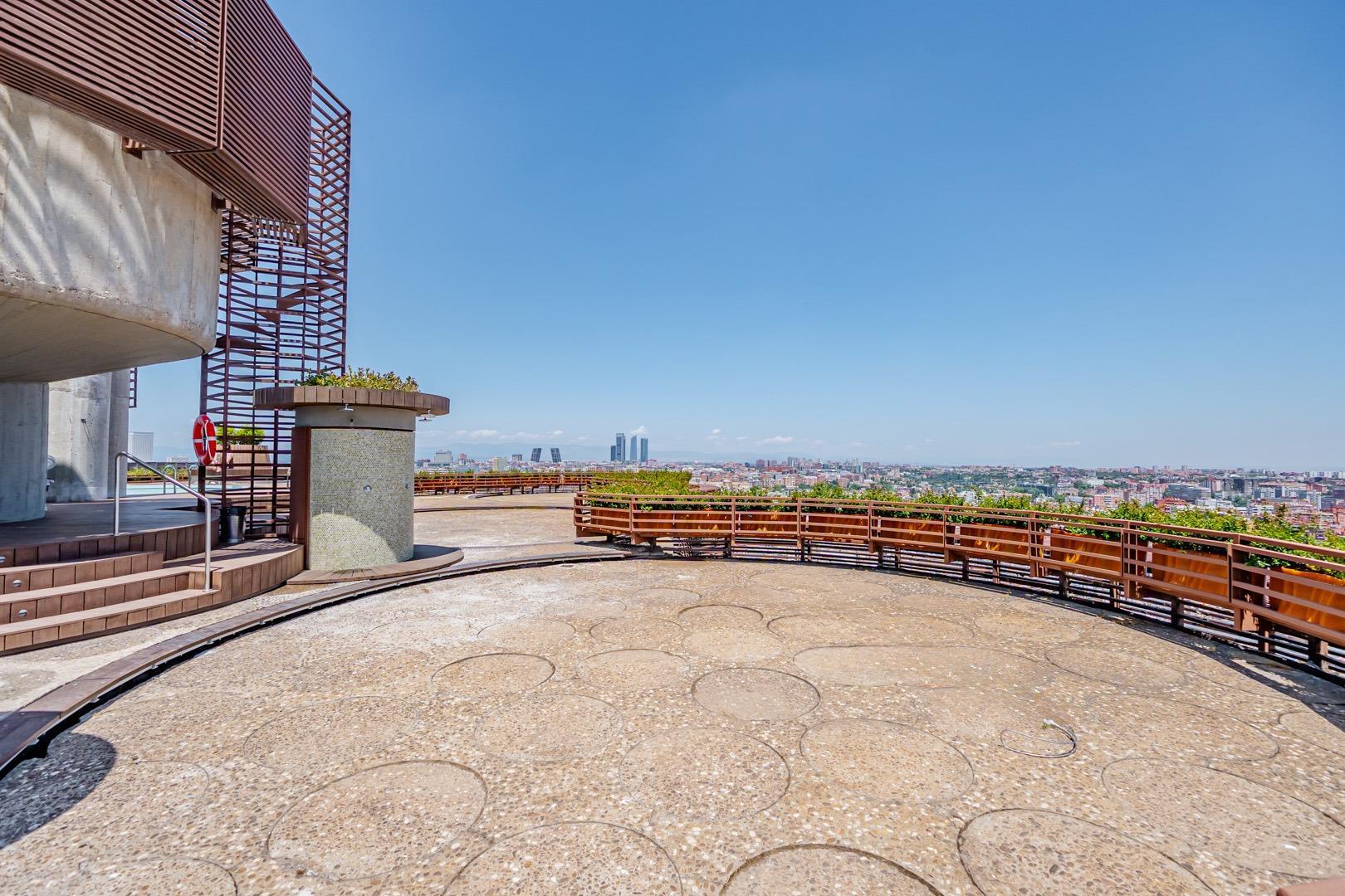 ESPECTACULAR PISO EXTERIOR EN TORRES BLANCAS