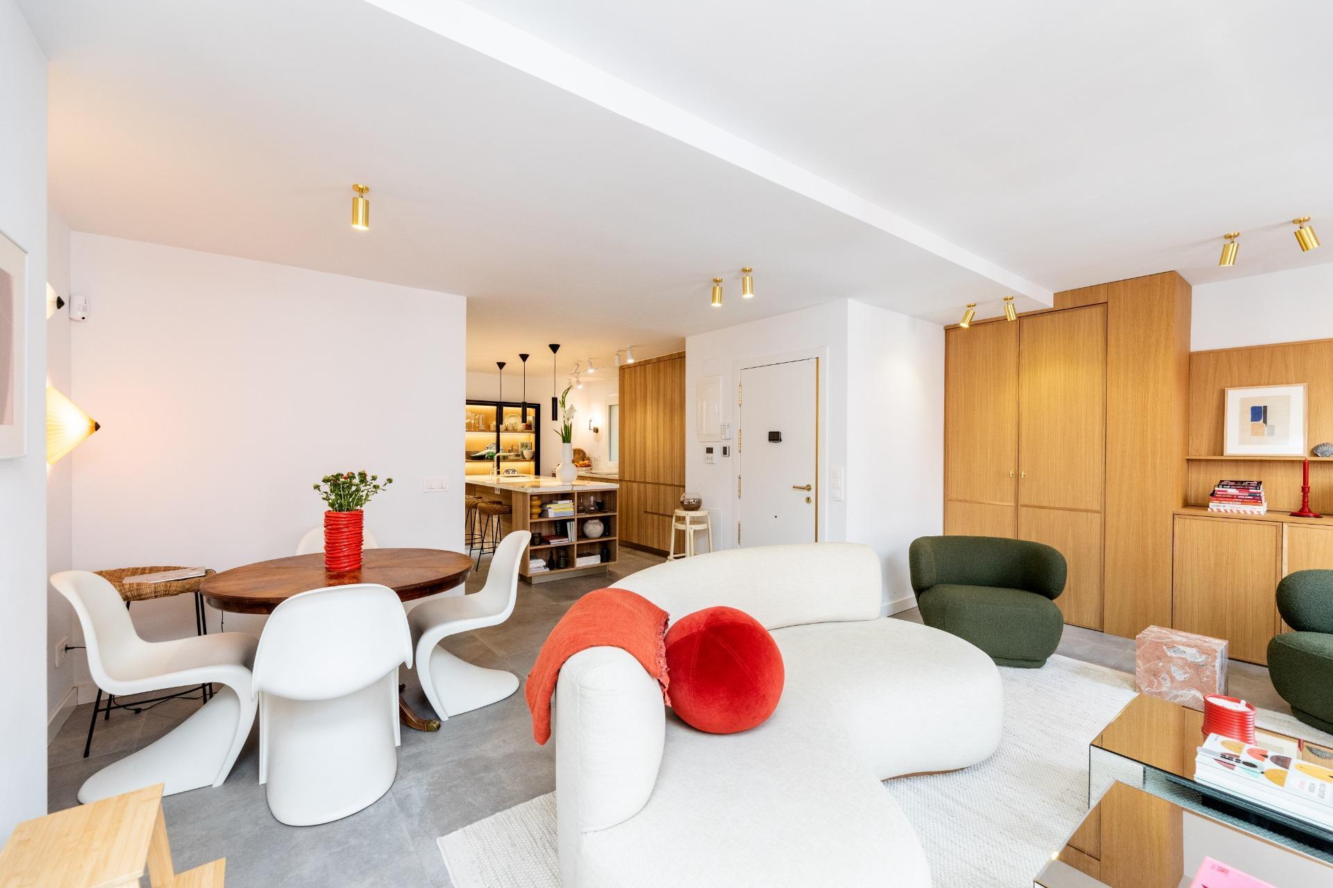 Luminosa vivienda con patio privado en el distrito de Chamartín, Madrid.