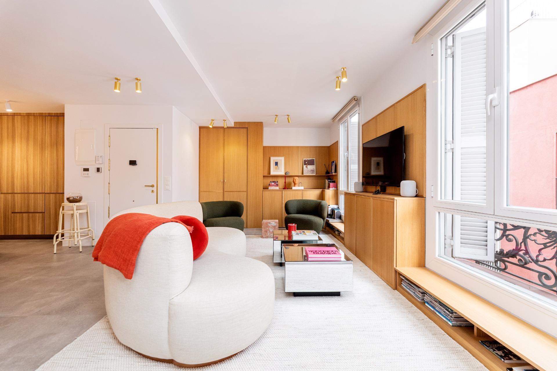 Luminosa vivienda con patio privado en el distrito de Chamartín, Madrid.