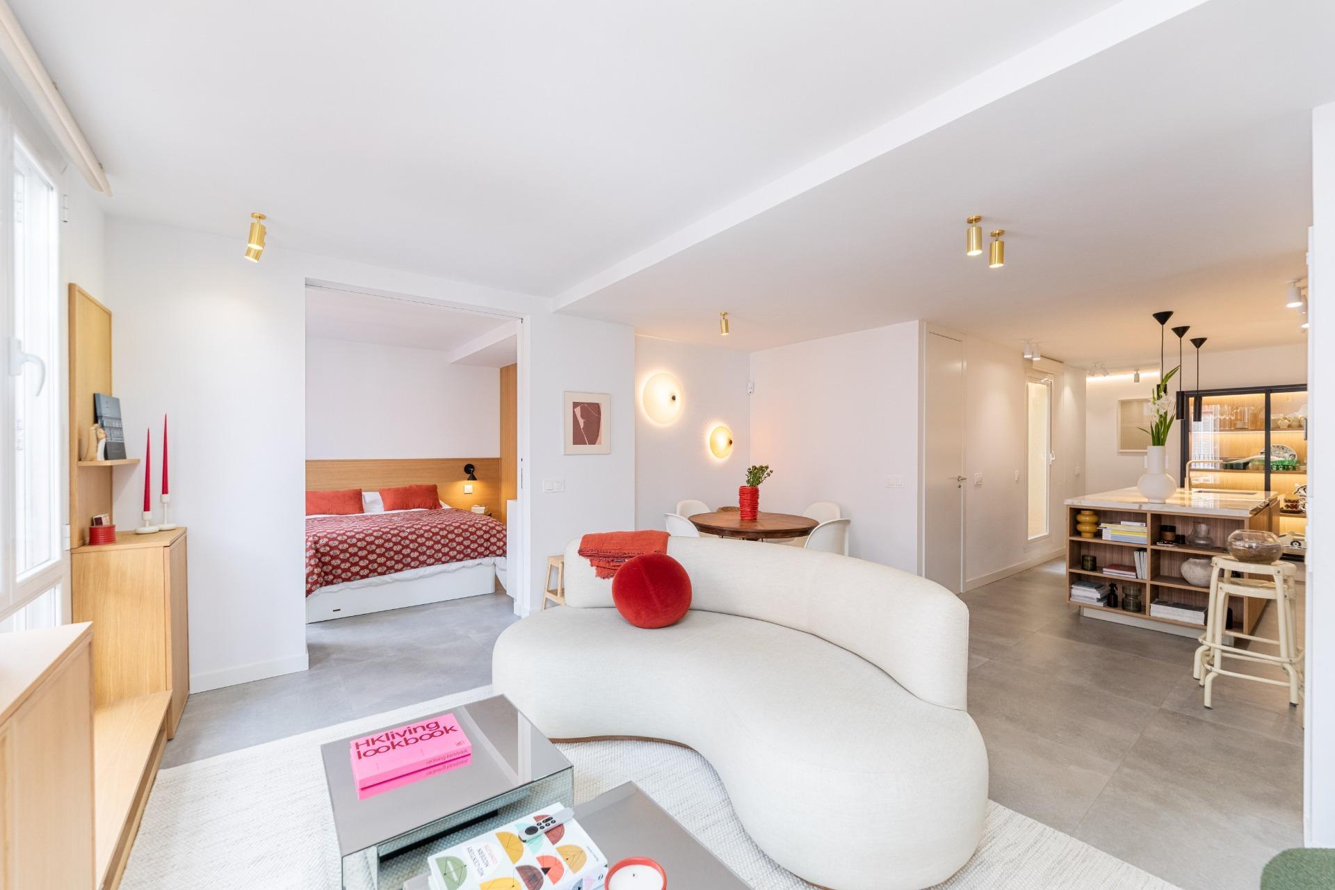 Luminosa vivienda con patio privado en el distrito de Chamartín, Madrid.