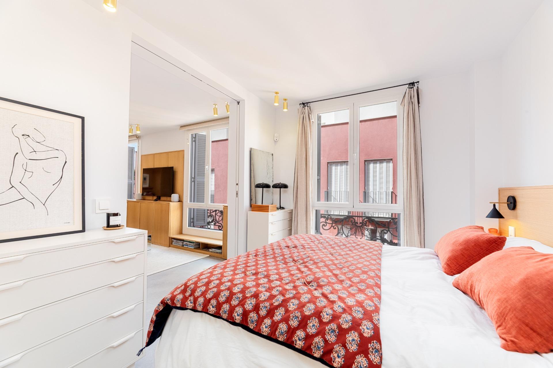 Luminosa vivienda con patio privado en el distrito de Chamartín, Madrid.