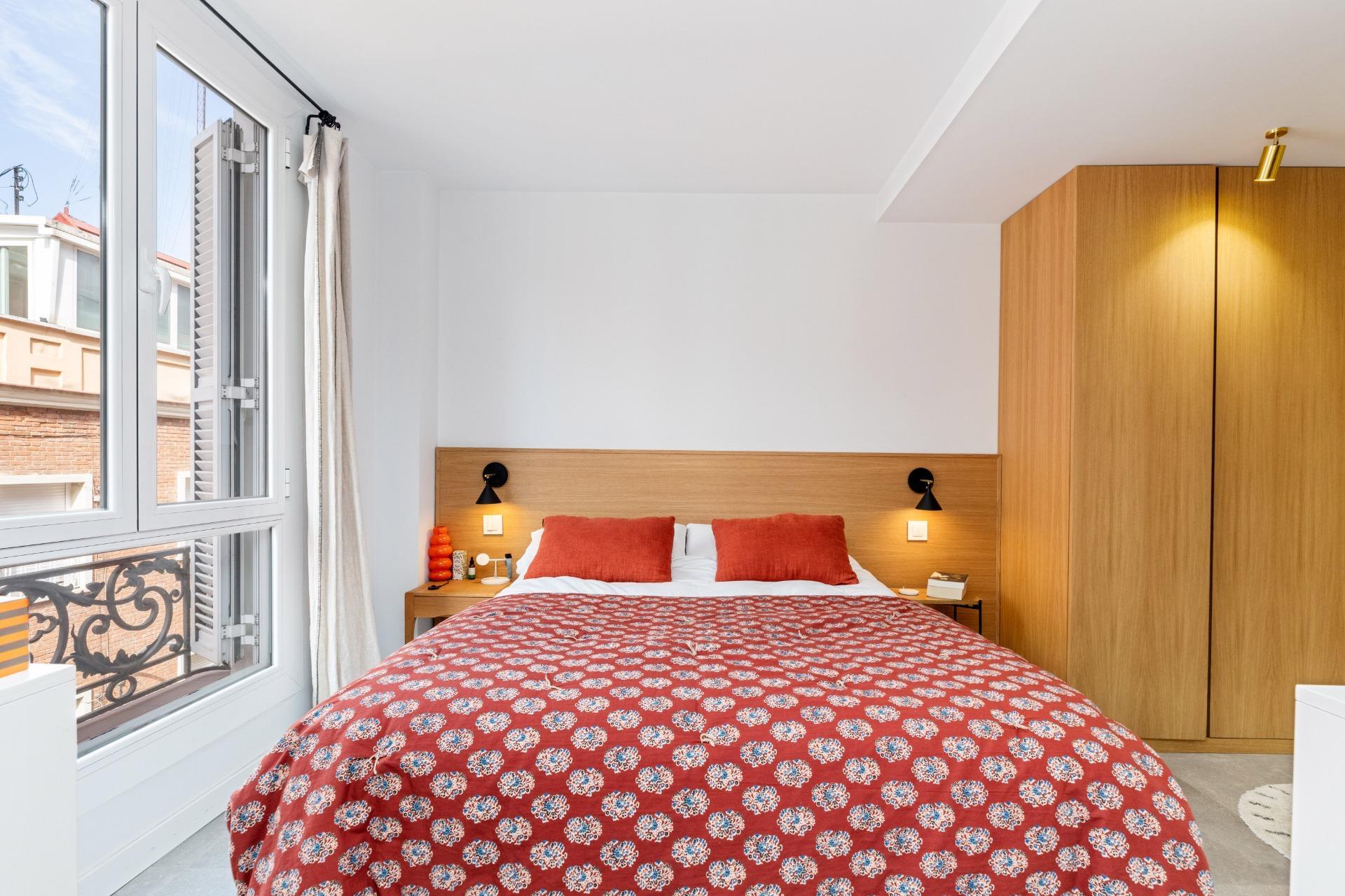 Luminosa vivienda con patio privado en el distrito de Chamartín, Madrid.