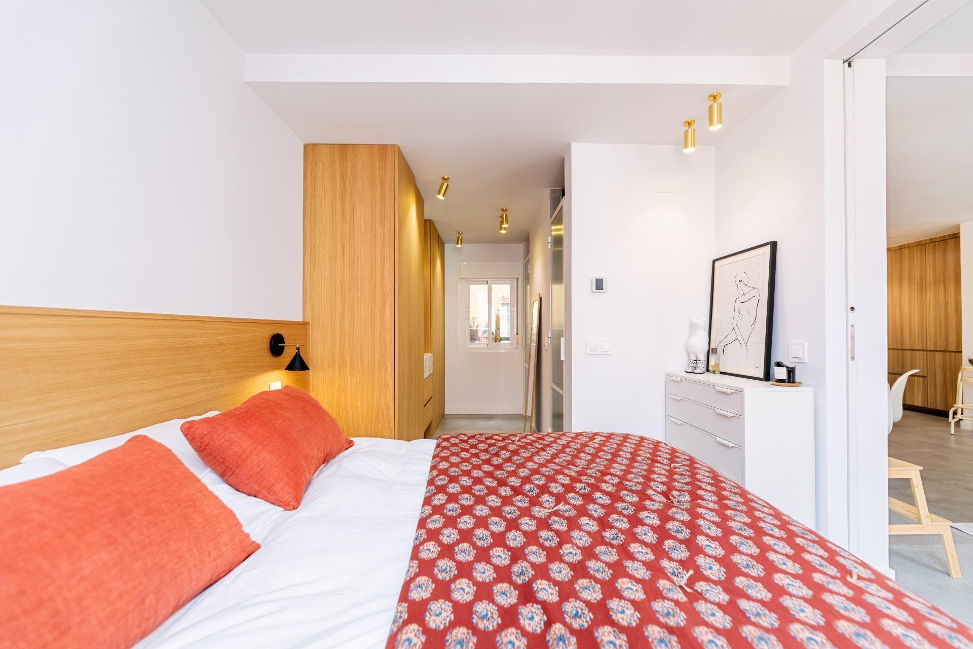 Luminosa vivienda con patio privado en el distrito de Chamartín, Madrid.