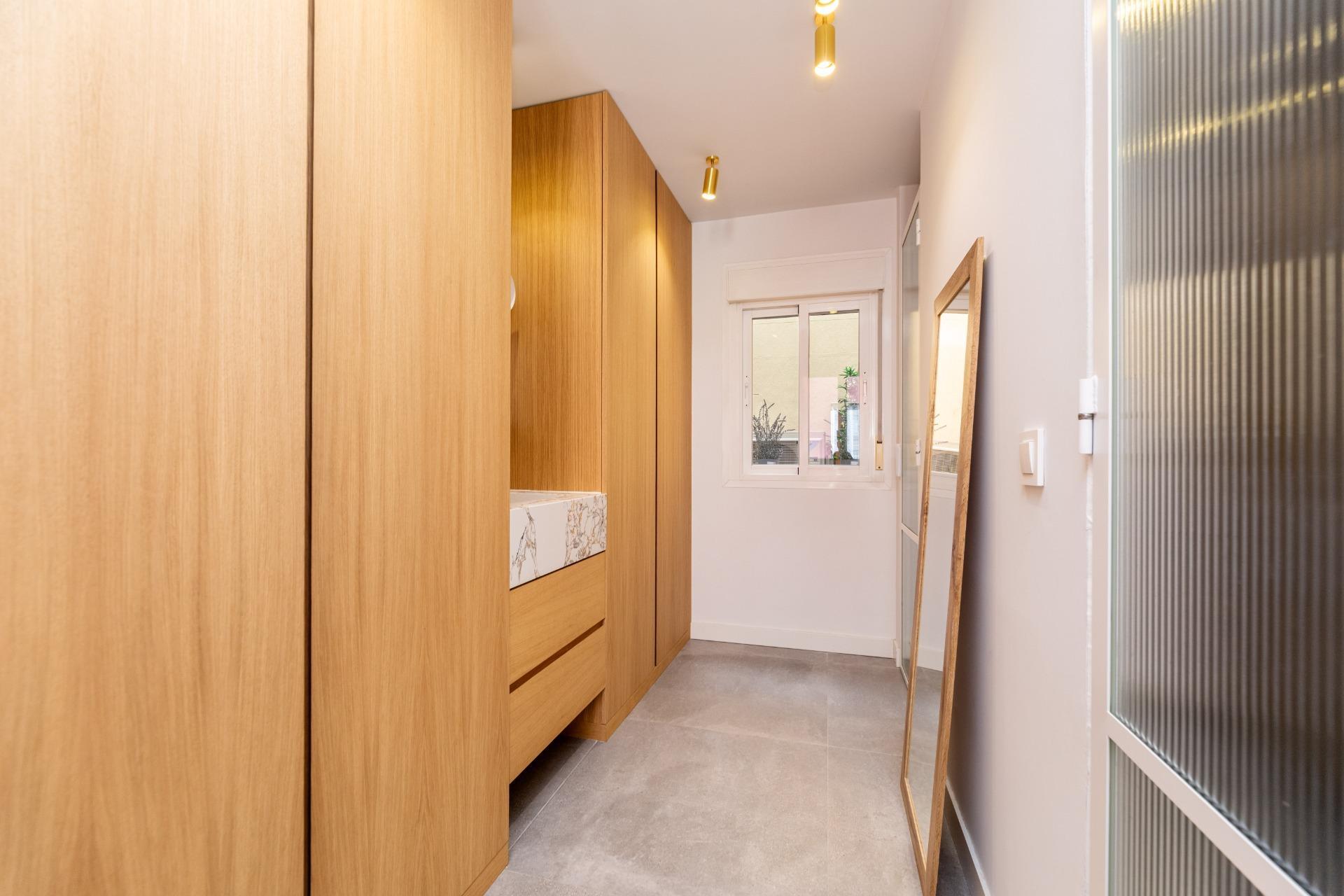 Luminosa vivienda con patio privado en el distrito de Chamartín, Madrid.