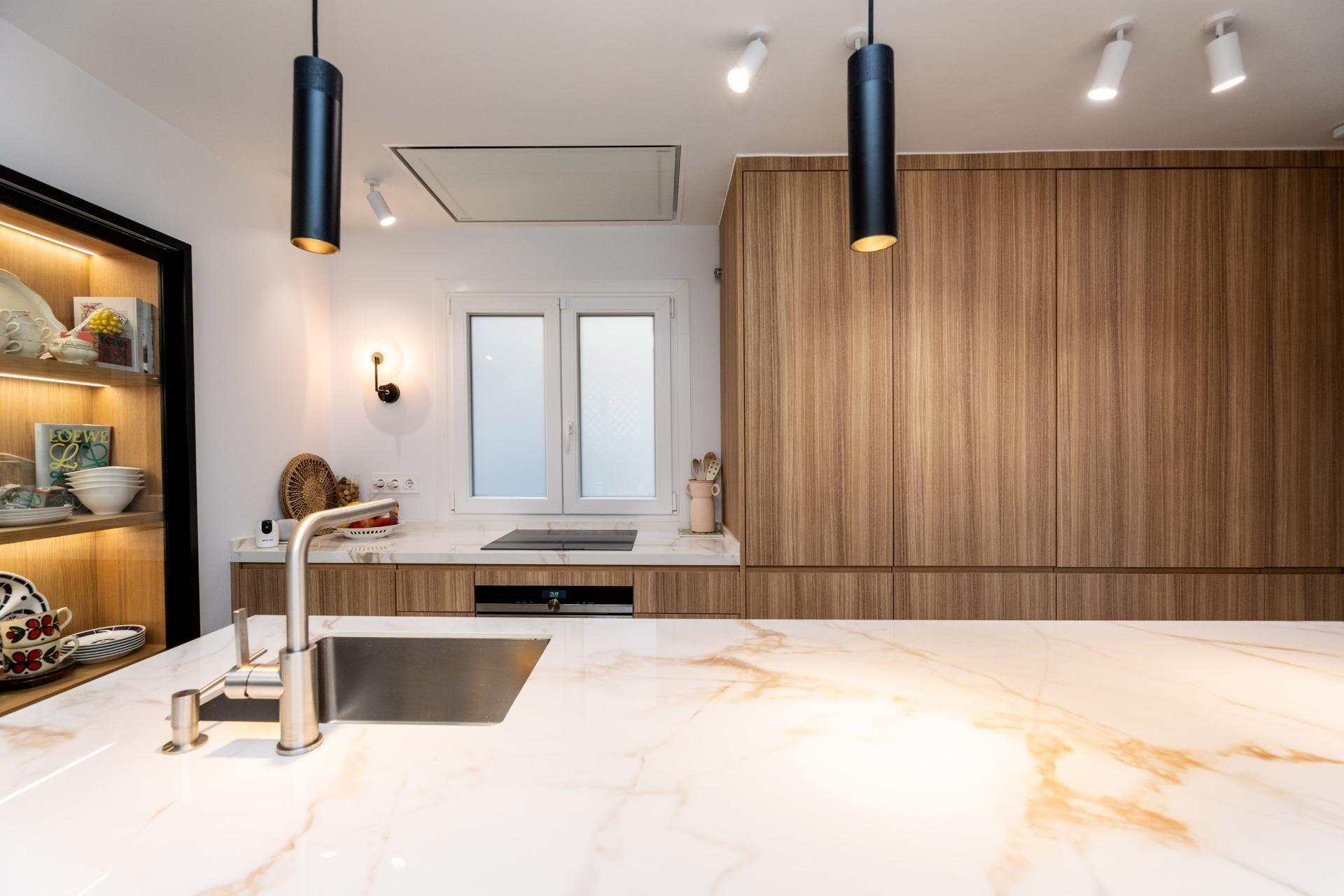 Luminosa vivienda con patio privado en el distrito de Chamartín, Madrid.