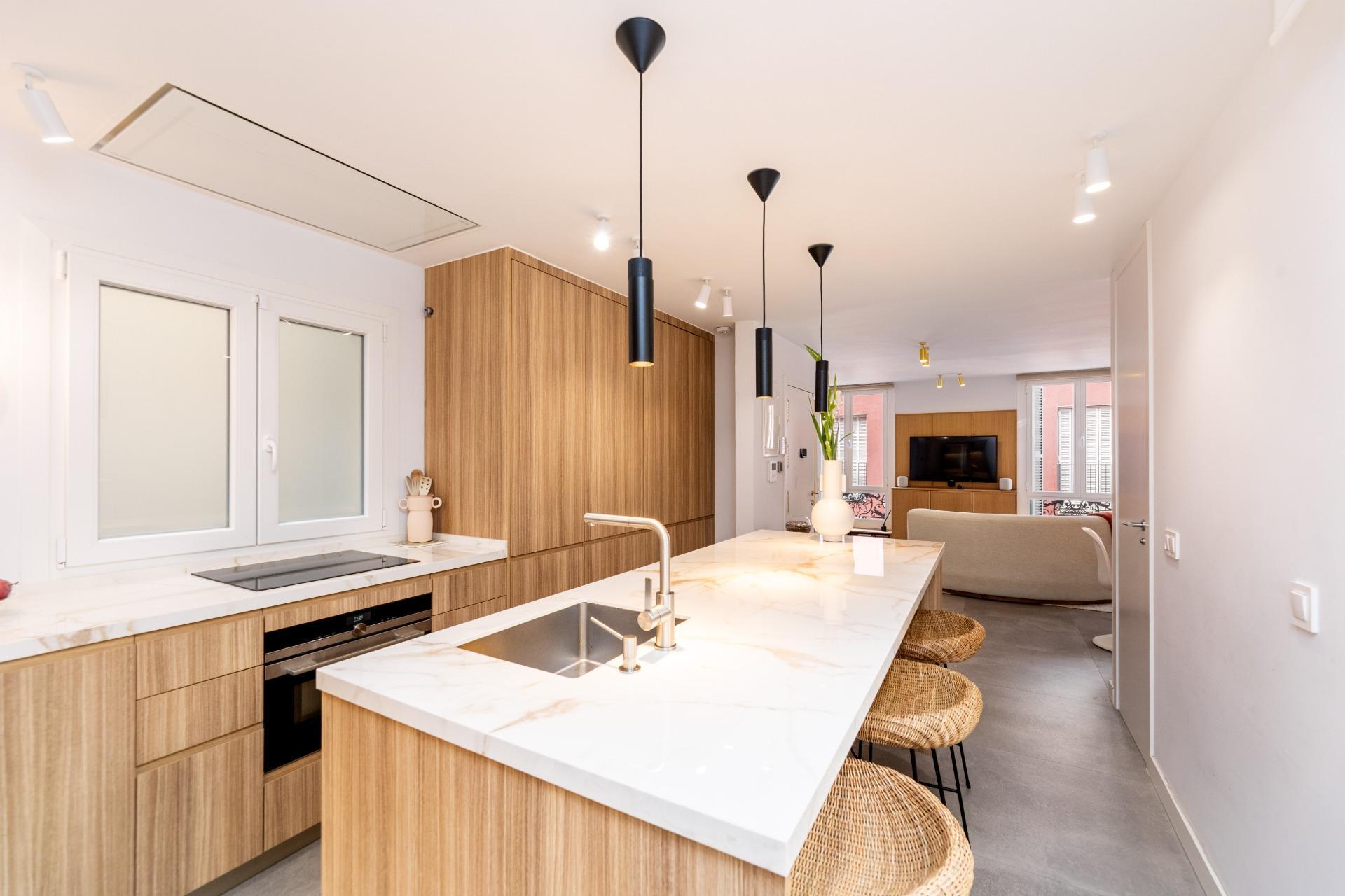 Luminosa vivienda con patio privado en el distrito de Chamartín, Madrid.