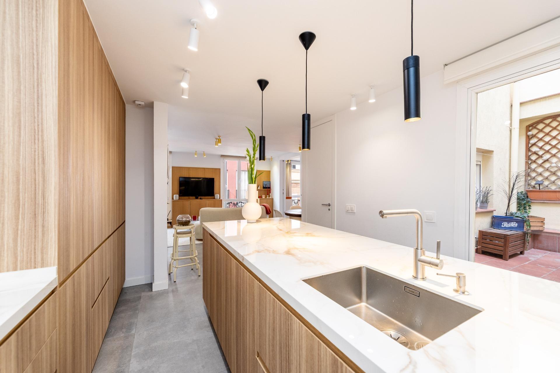 Luminosa vivienda con patio privado en el distrito de Chamartín, Madrid.
