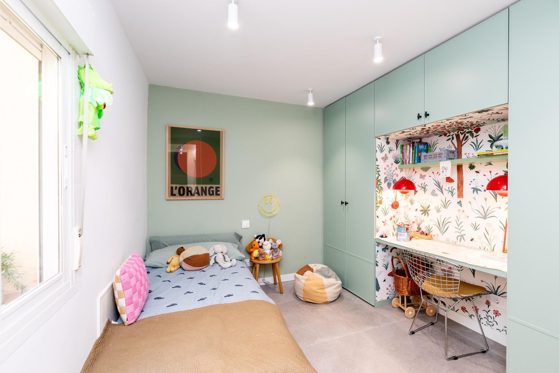Luminosa vivienda con patio privado en el distrito de Chamartín, Madrid.