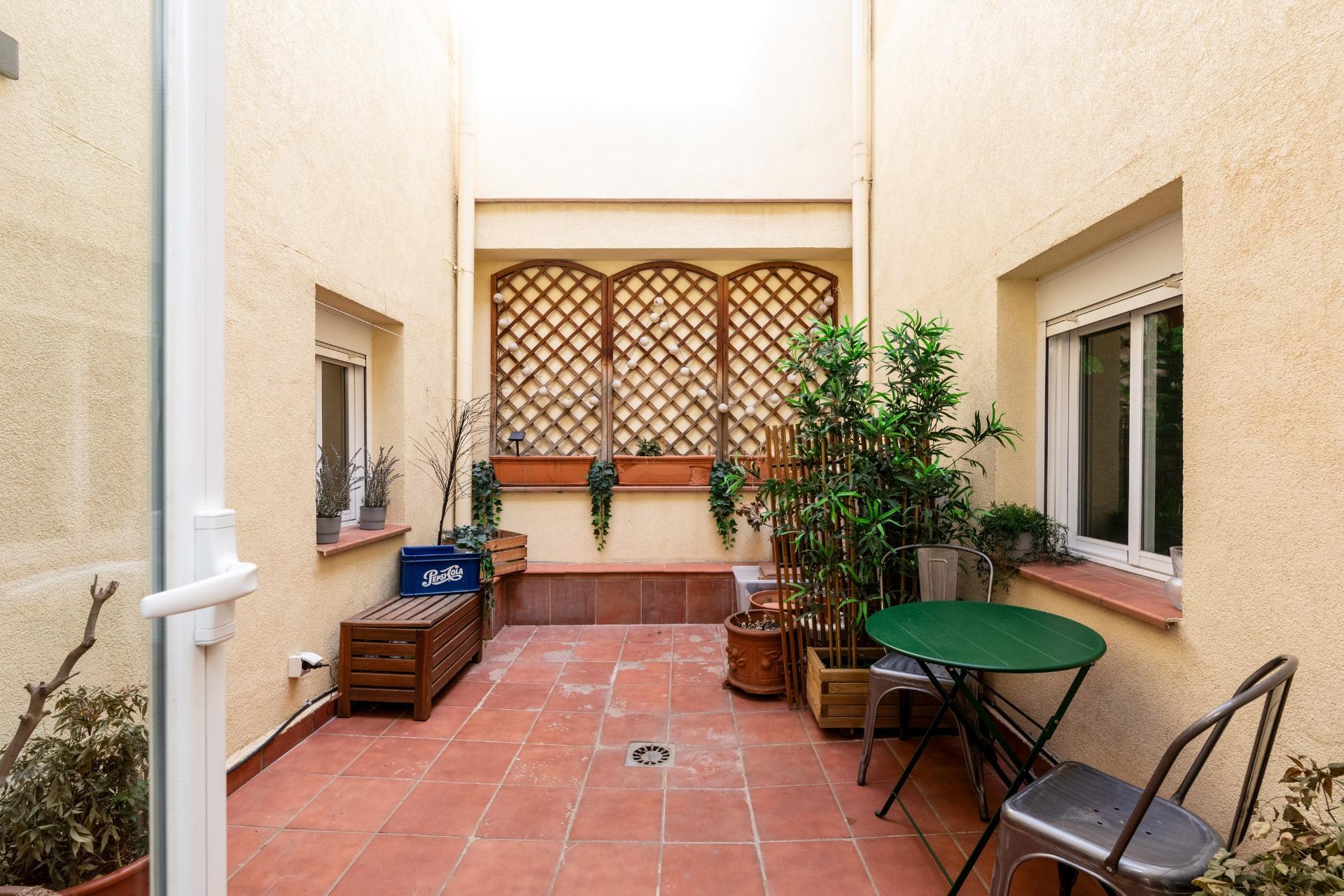 Luminosa vivienda con patio privado en el distrito de Chamartín, Madrid.