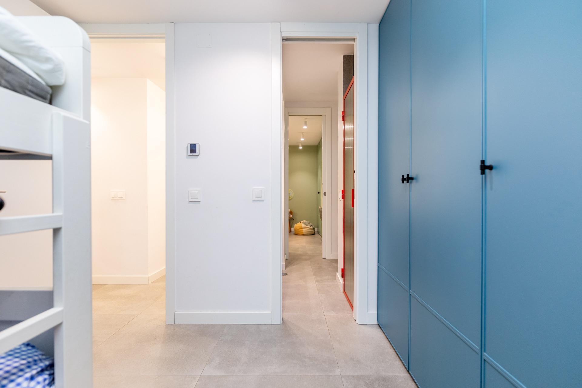Luminosa vivienda con patio privado en el distrito de Chamartín, Madrid.