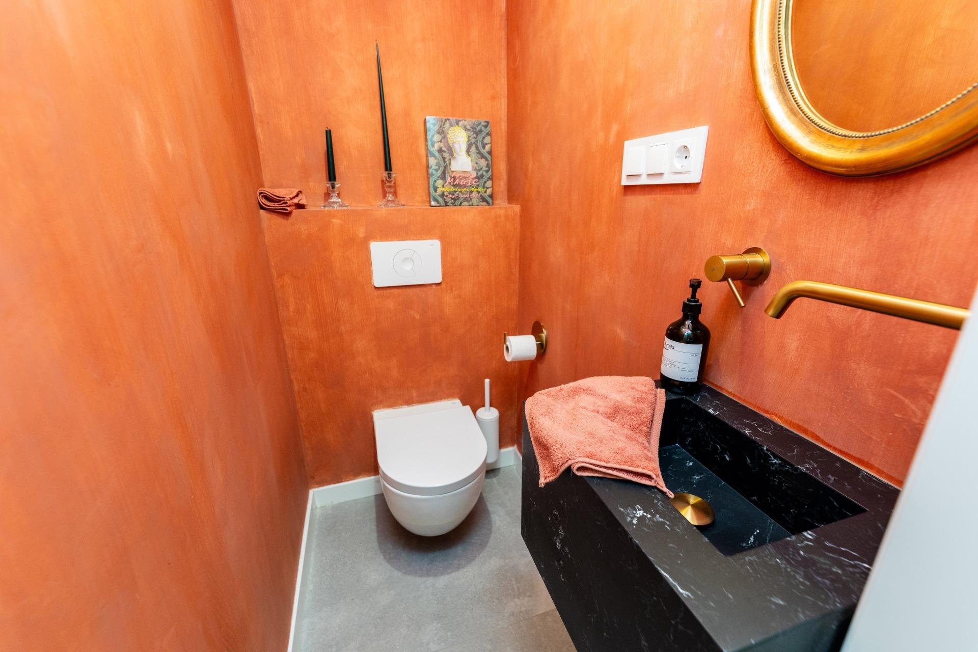 Luminosa vivienda con patio privado en el distrito de Chamartín, Madrid.