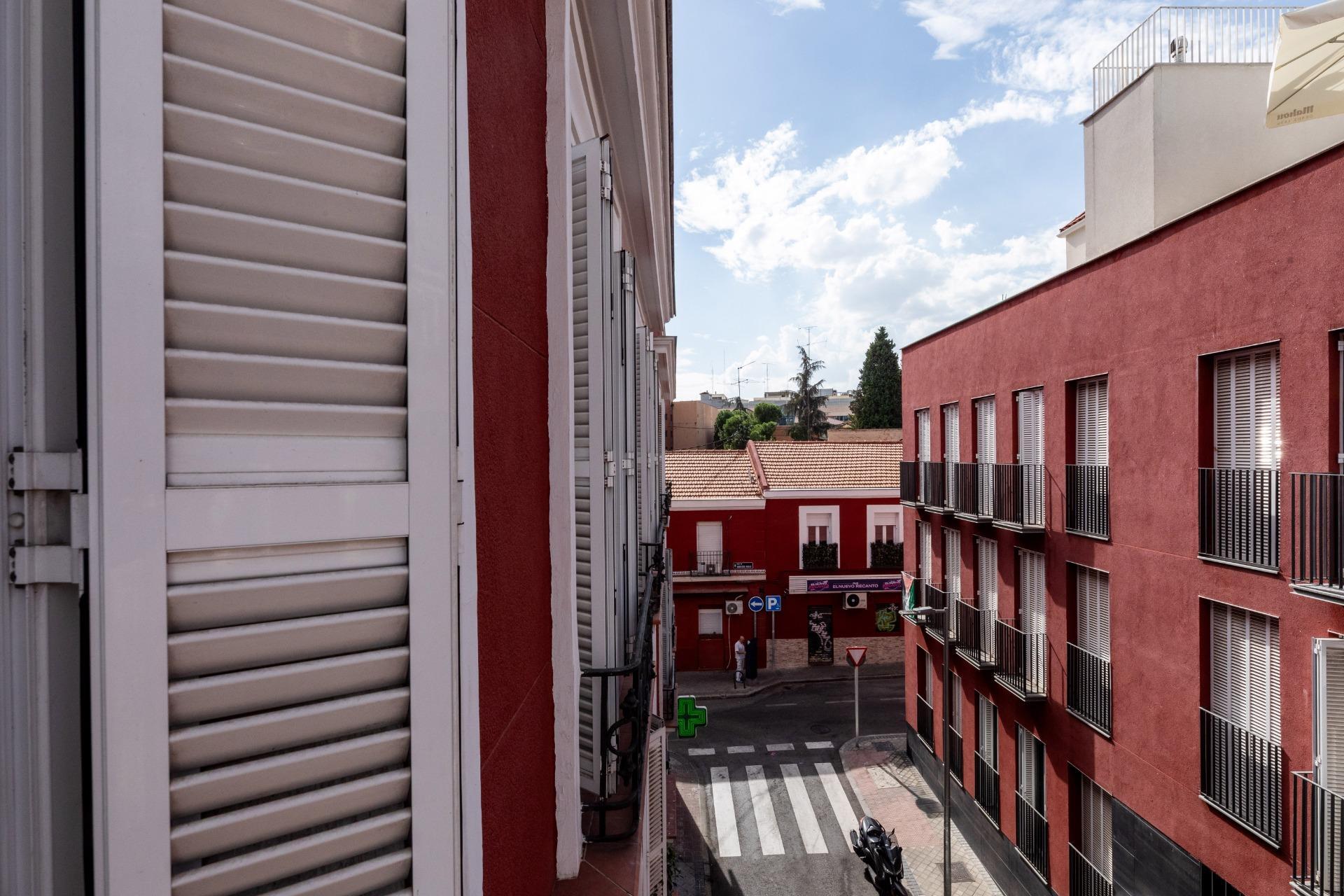 Luminosa vivienda con patio privado en el distrito de Chamartín, Madrid.
