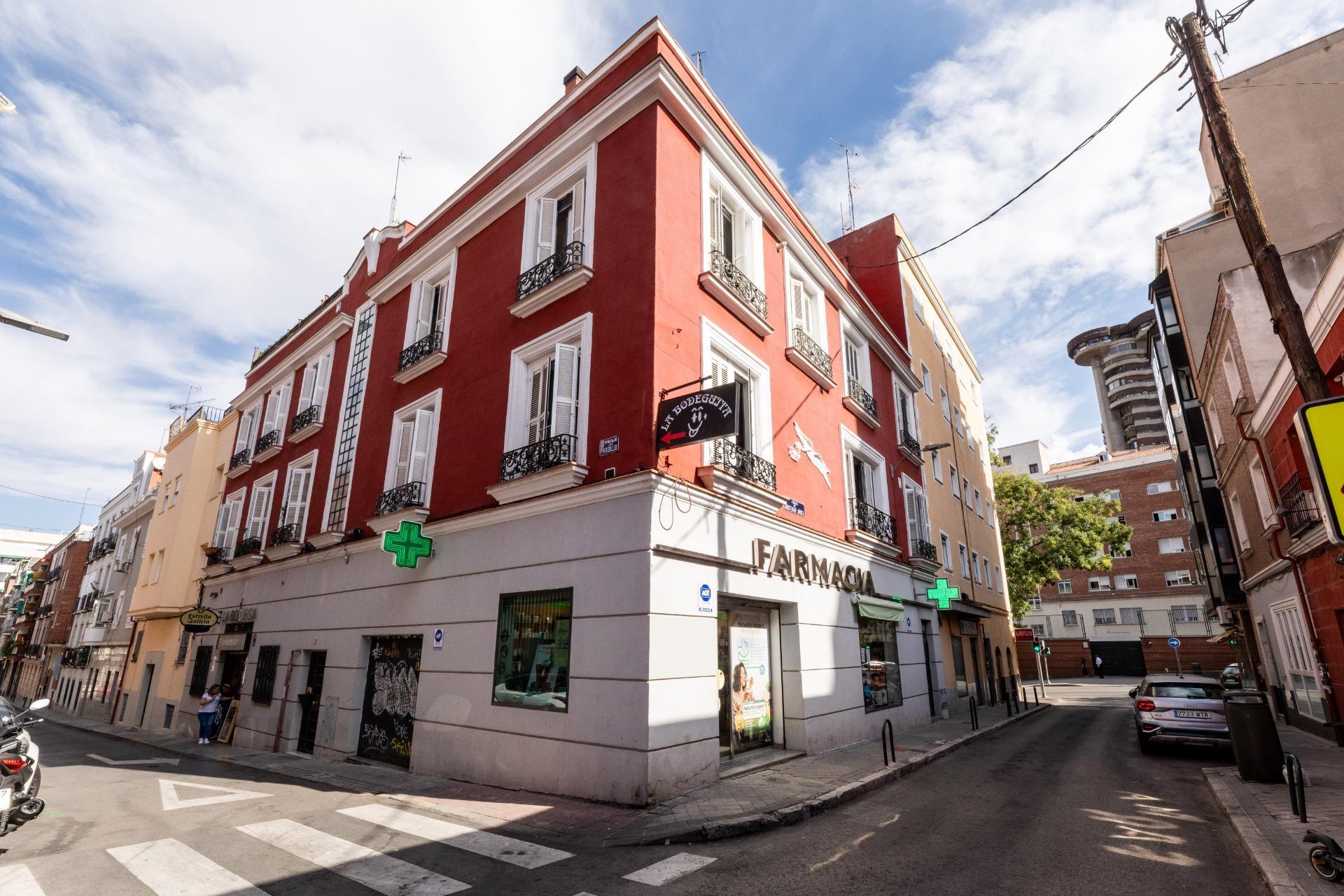 Luminosa vivienda con patio privado en el distrito de Chamartín, Madrid.
