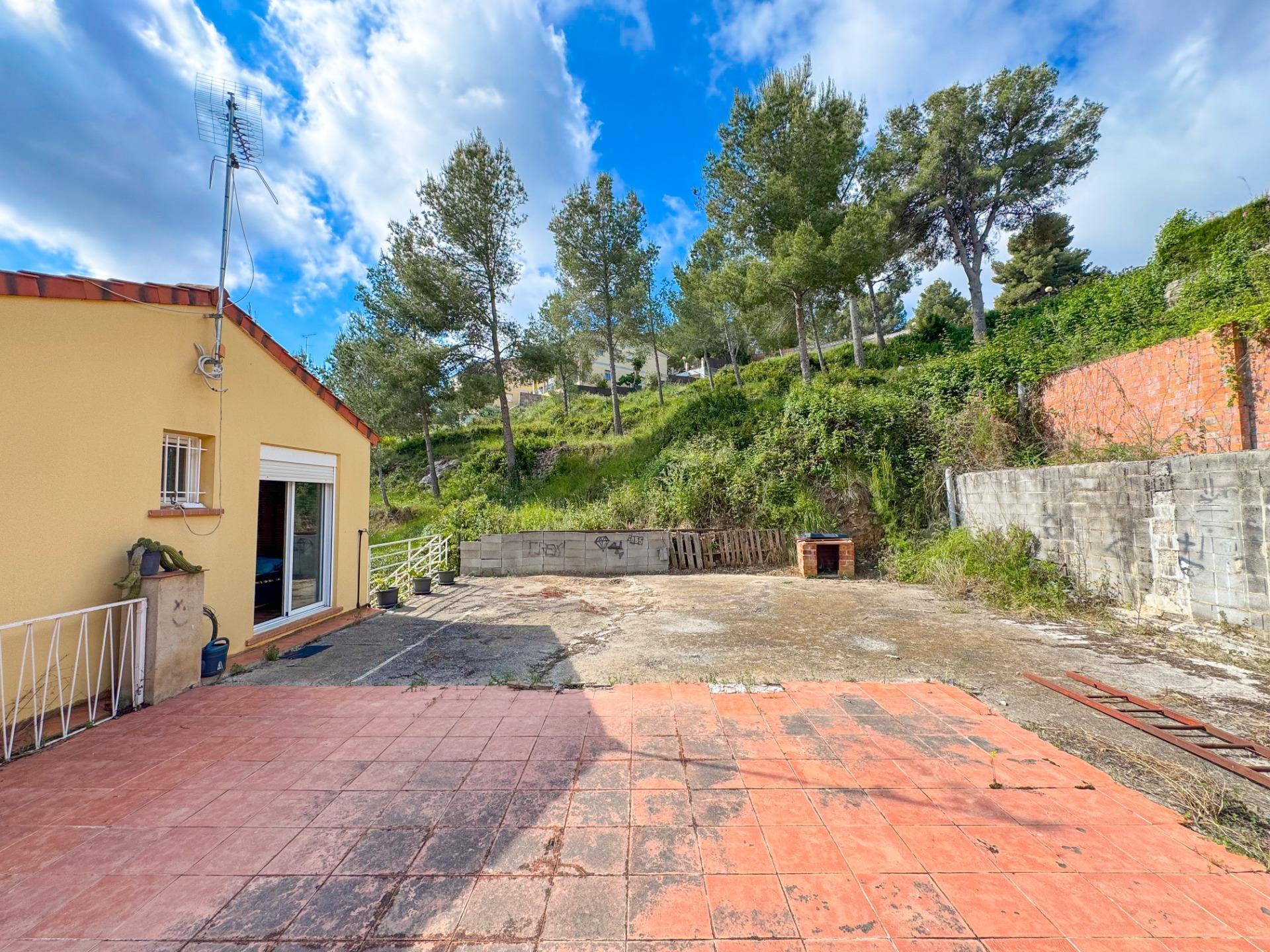 Villa in La Pobla de Montornes