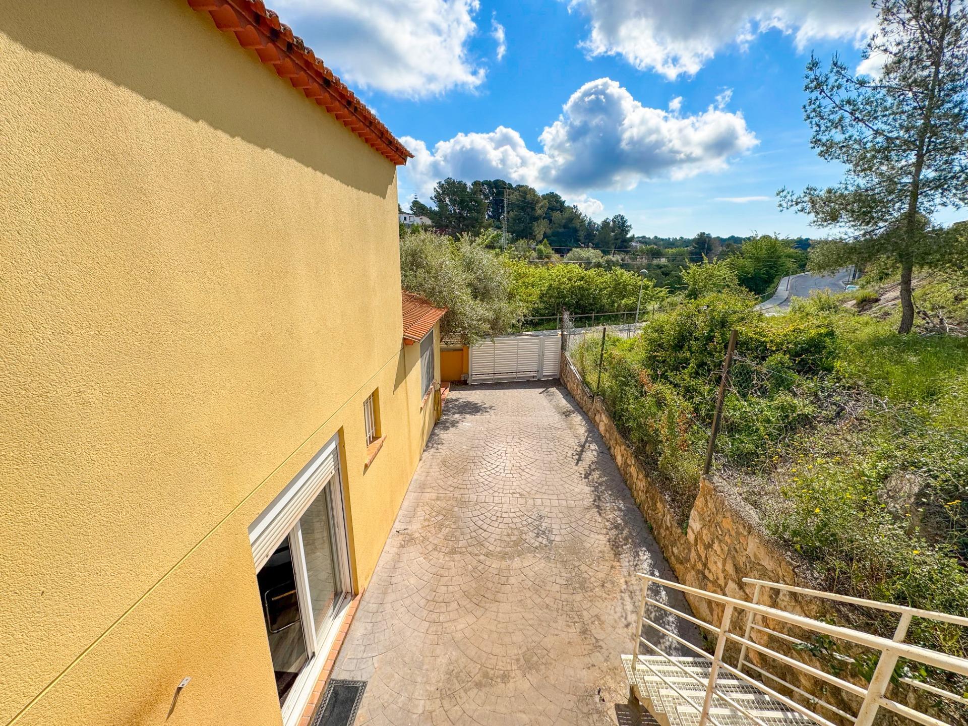 Villa in La Pobla de Montornes
