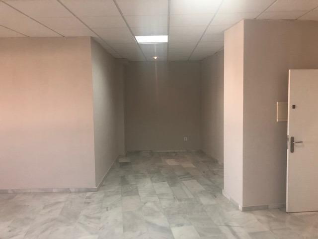 Fantástica oficina diáfana en pleno centro de Tomares.