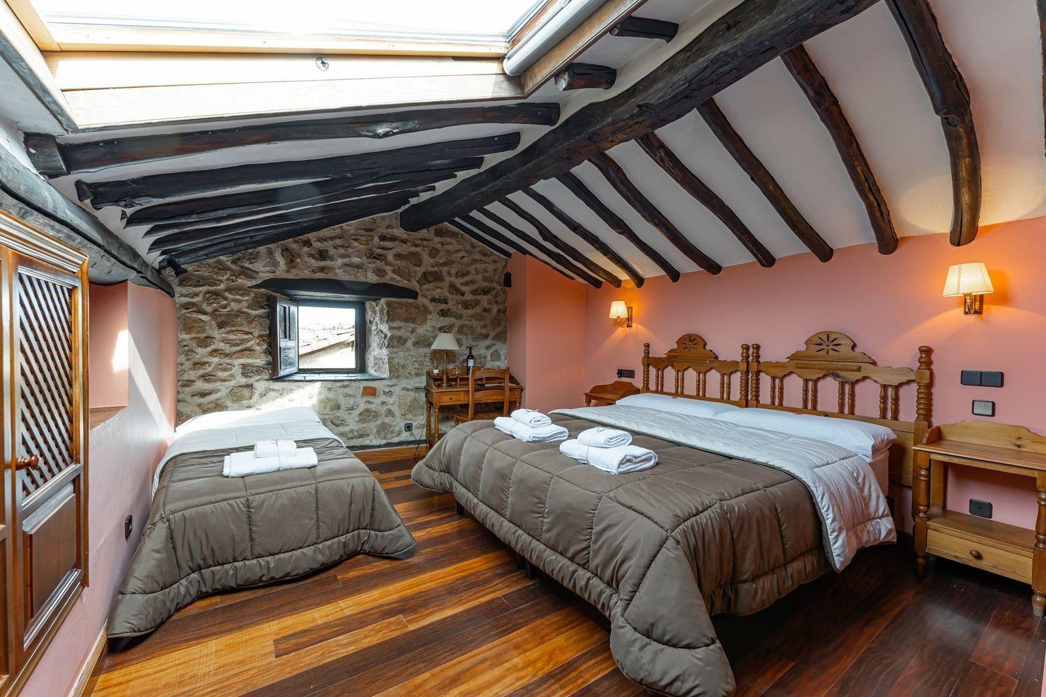 ^**^POSADA DE CANDELARIO^**^EMBLEMATICO HOTEL RURAL DE 4 ESTRELLAS EN EL TURISTICO PUEBLO CANDELARIO