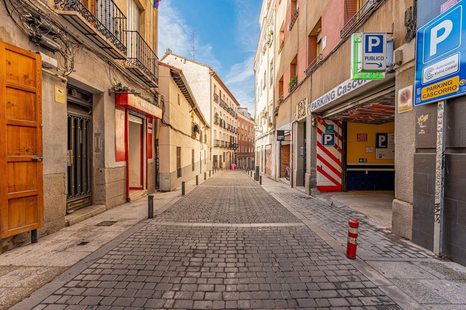 ^**^CÓMODO PISO A DOS CALLES DEL RASTRO EN EL BARRIO DE LAVAPIÉS LISTO PARA ENTRAR E VIVIR O CONTINU