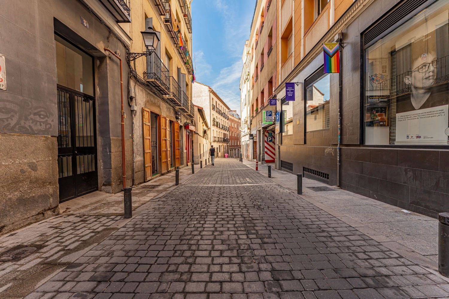^**^CÓMODO PISO A DOS CALLES DEL RASTRO EN EL BARRIO DE LAVAPIÉS LISTO PARA ENTRAR E VIVIR O CONTINU