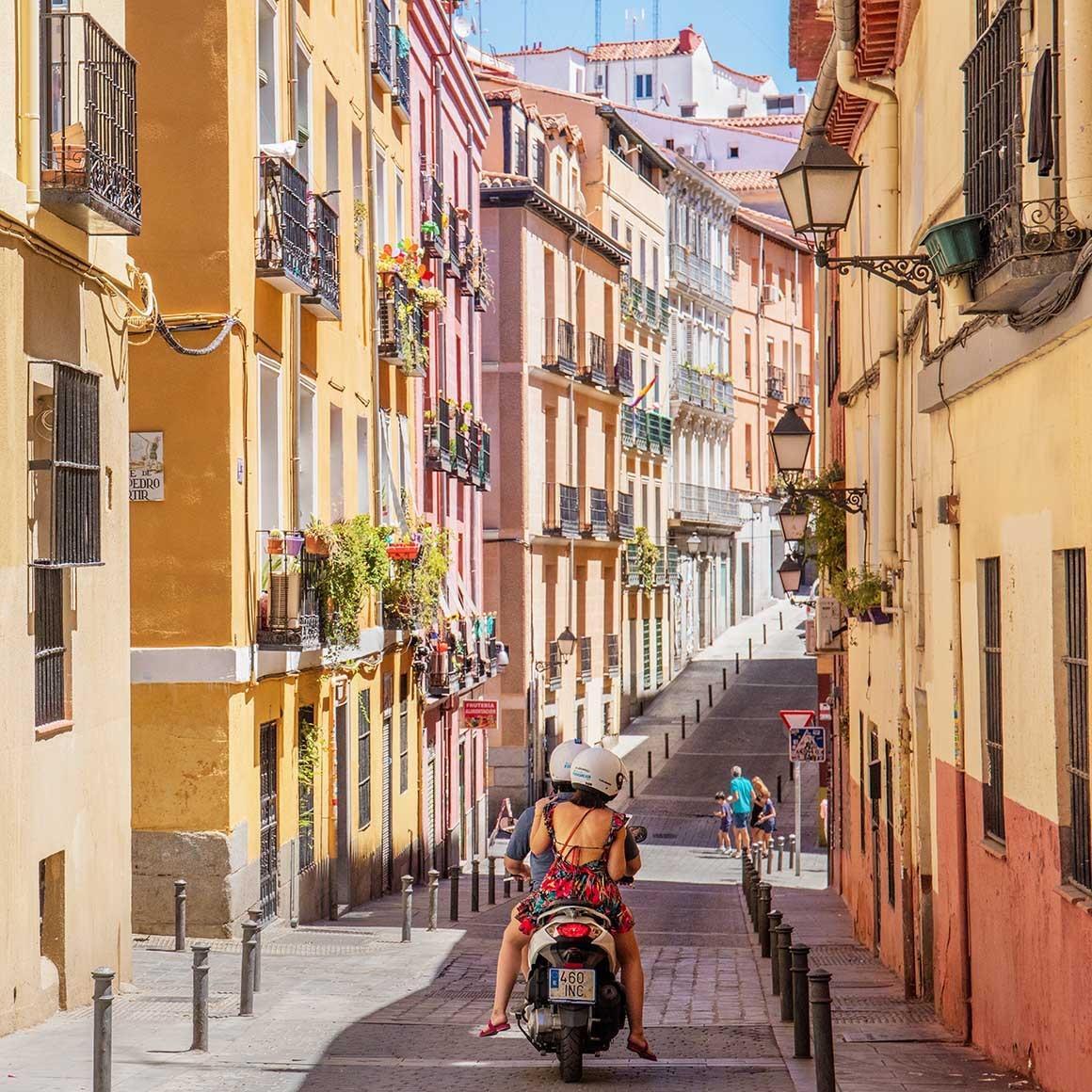 ^**^CÓMODO PISO A DOS CALLES DEL RASTRO EN EL BARRIO DE LAVAPIÉS LISTO PARA ENTRAR E VIVIR O CONTINU