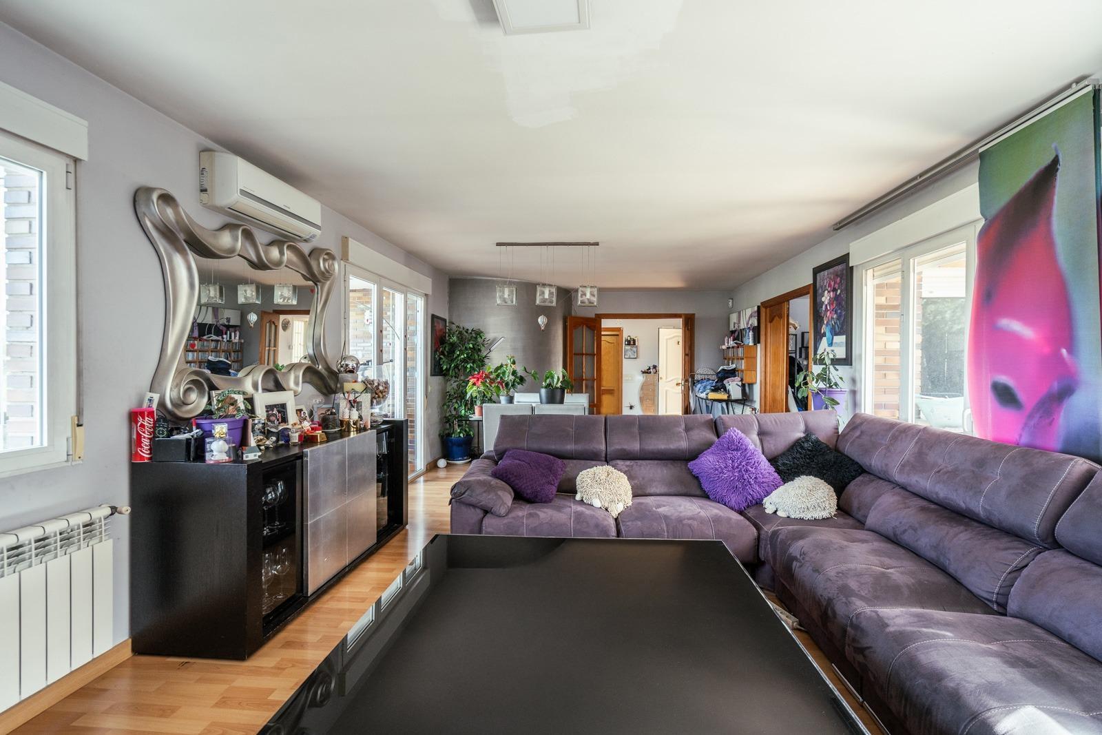 ^**^EXCLUSIVO CHALET CON VISTAS ESPECTACULARES, PISCINA CLIMATIZADA Y JARDÍN PRIVADO^**^ Este magníf