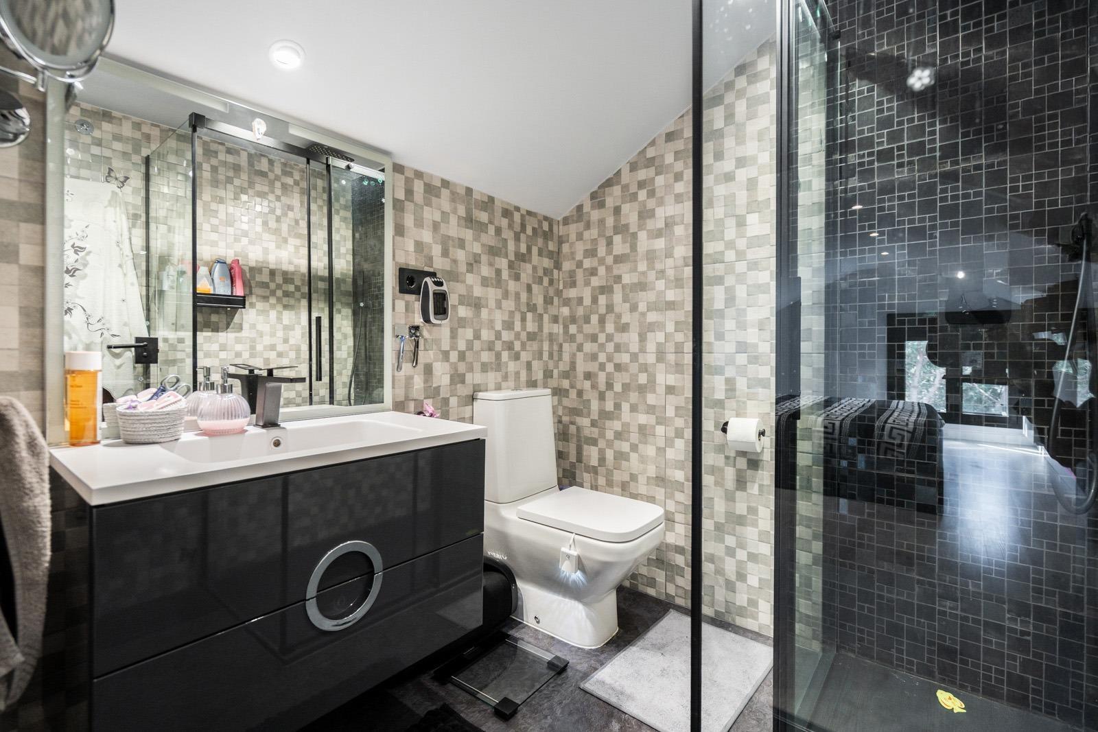 ^**^EXCLUSIVO CHALET CON VISTAS ESPECTACULARES, PISCINA CLIMATIZADA Y JARDÍN PRIVADO^**^ Este magníf