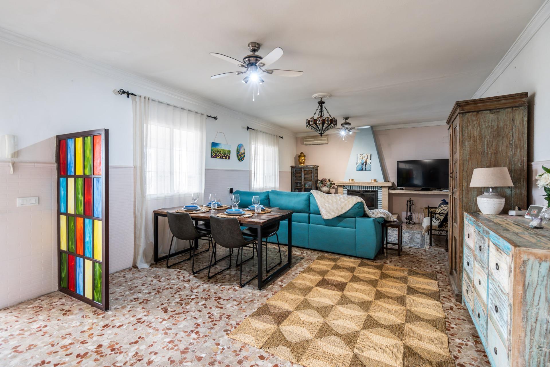 CORTIJO ANDALUZ CON VARIAS EDIFICACIONES, PISCINA Y 8.000 M² DE TERRENO EN CHICLANA DE LA FRONTERA E