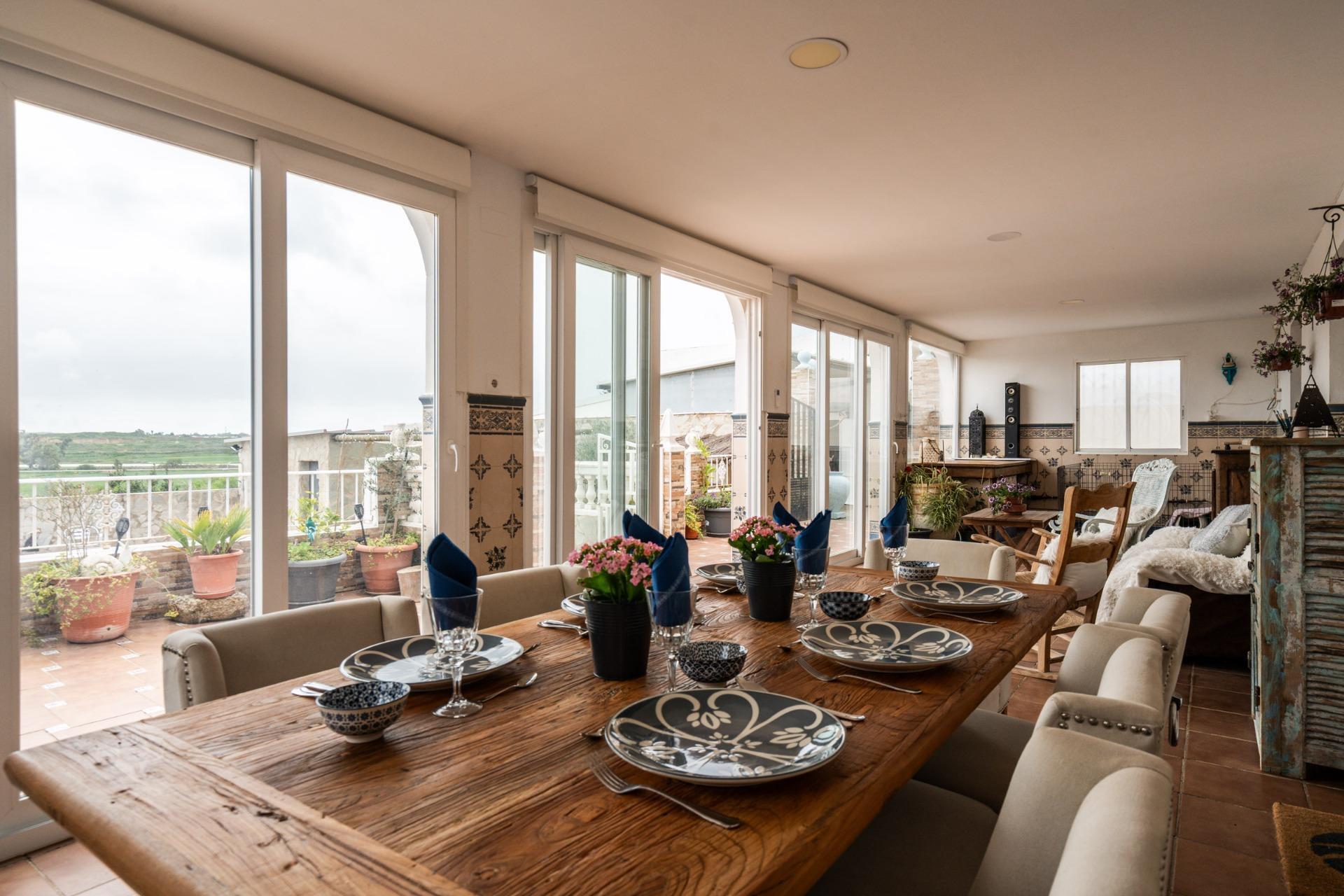 CORTIJO ANDALUZ CON VARIAS EDIFICACIONES, PISCINA Y 8.000 M² DE TERRENO EN CHICLANA DE LA FRONTERA E