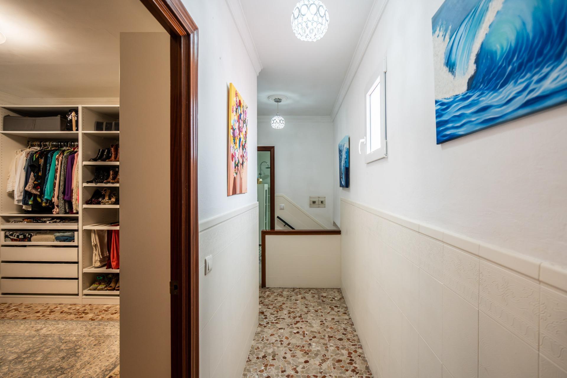 CORTIJO ANDALUZ CON VARIAS EDIFICACIONES, PISCINA Y 8.000 M² DE TERRENO EN CHICLANA DE LA FRONTERA E