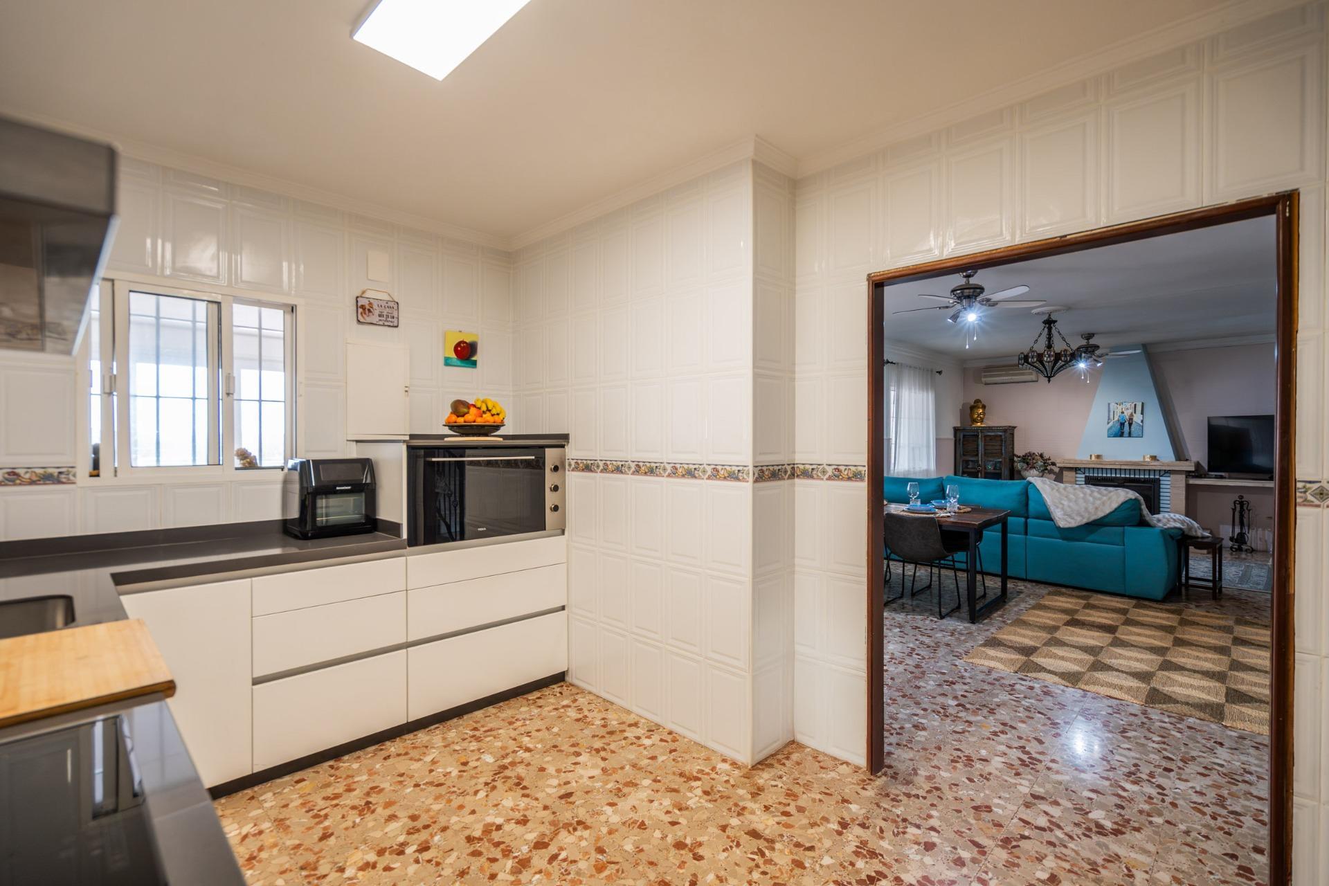 CORTIJO ANDALUZ CON VARIAS EDIFICACIONES, PISCINA Y 8.000 M² DE TERRENO EN CHICLANA DE LA FRONTERA E