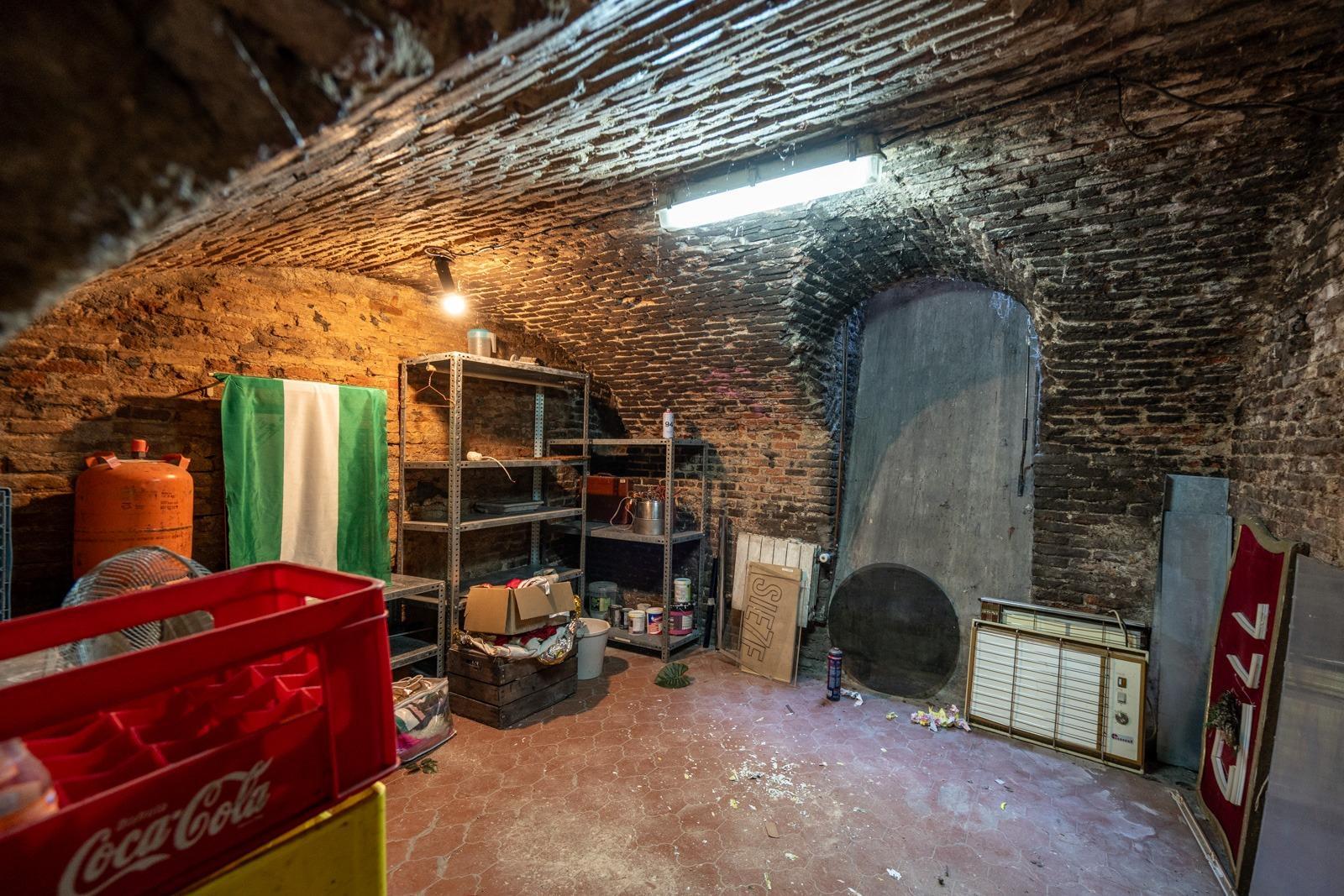 ^**^LOCAL COMERCIAL CON HISTORIA Y CARÁCTER EN LA CAVA BAJA, MADRID^**^ Ubicado en el emblemático Ba