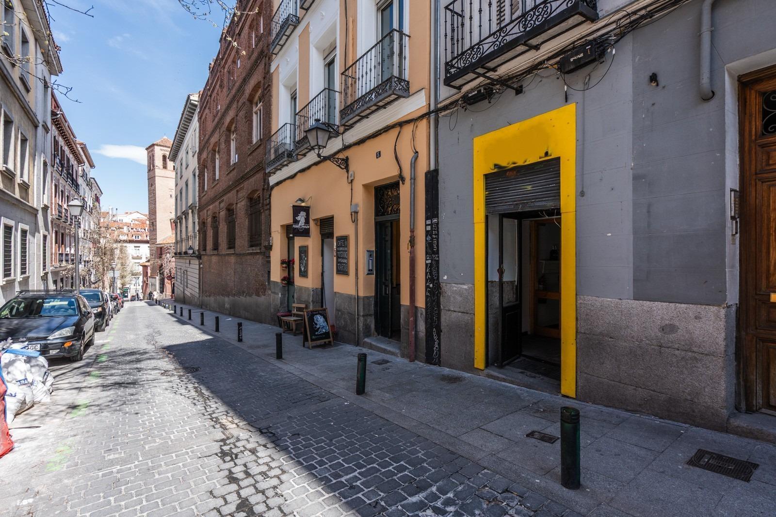 ^**^LOCAL COMERCIAL CON HISTORIA Y CARÁCTER EN LA CAVA BAJA, MADRID^**^ Ubicado en el emblemático Ba
