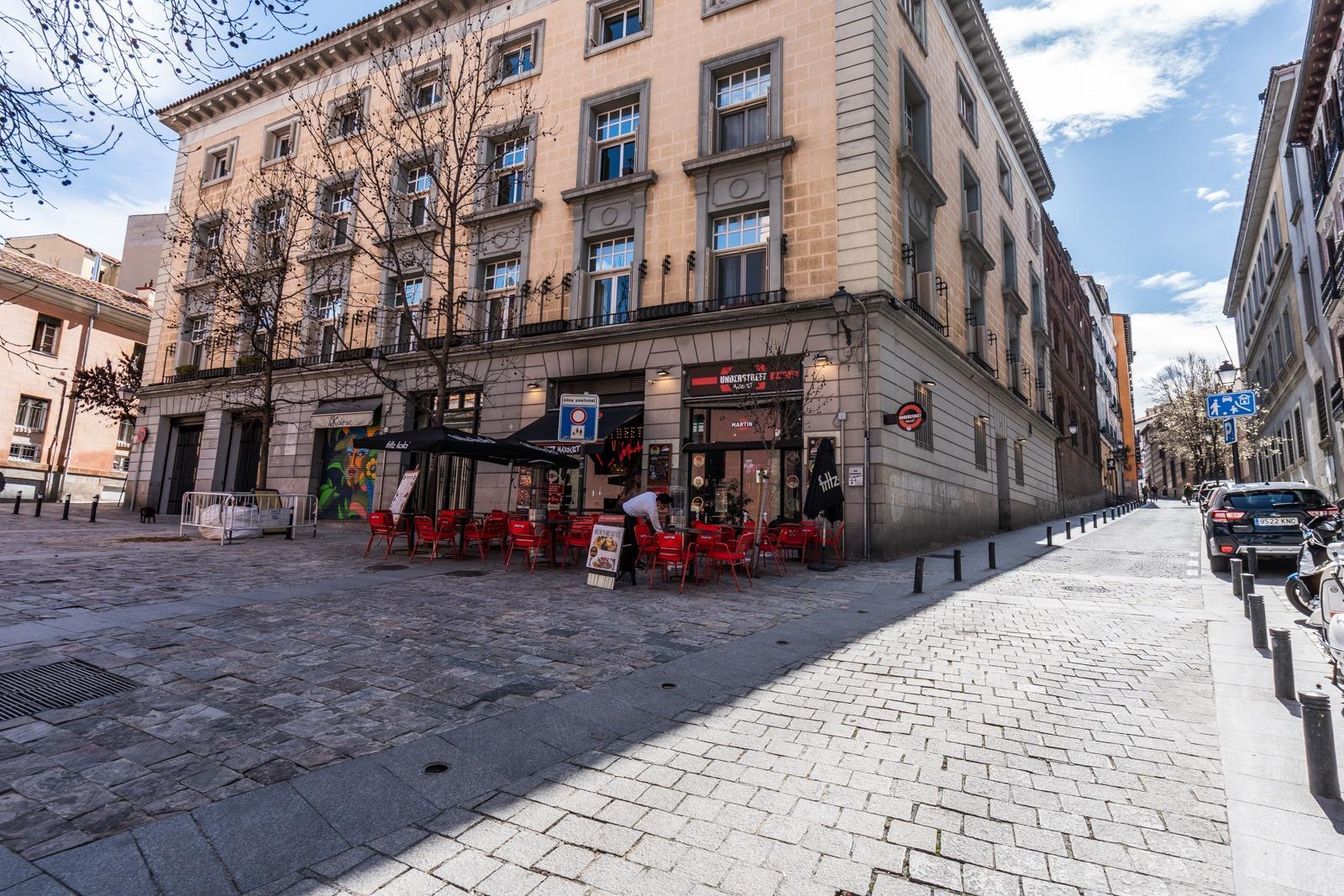 ^**^LOCAL COMERCIAL CON HISTORIA Y CARÁCTER EN LA CAVA BAJA, MADRID^**^ Ubicado en el emblemático Ba