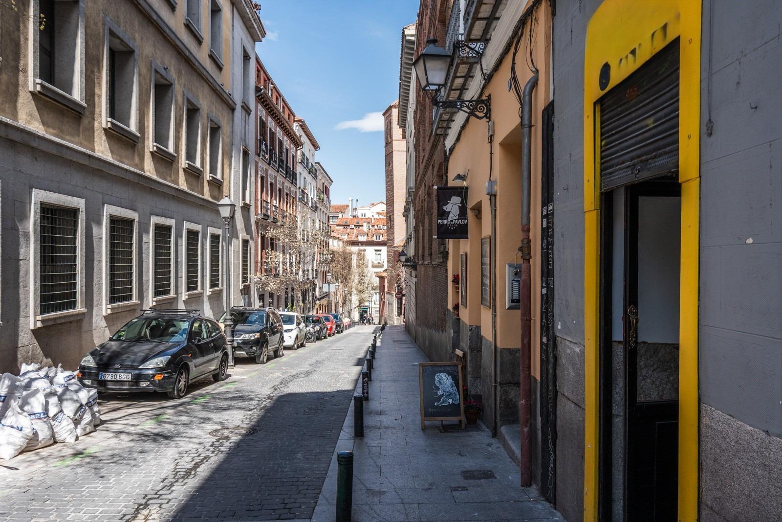 ^**^LOCAL COMERCIAL CON HISTORIA Y CARÁCTER EN LA CAVA BAJA, MADRID^**^ Ubicado en el emblemático Ba
