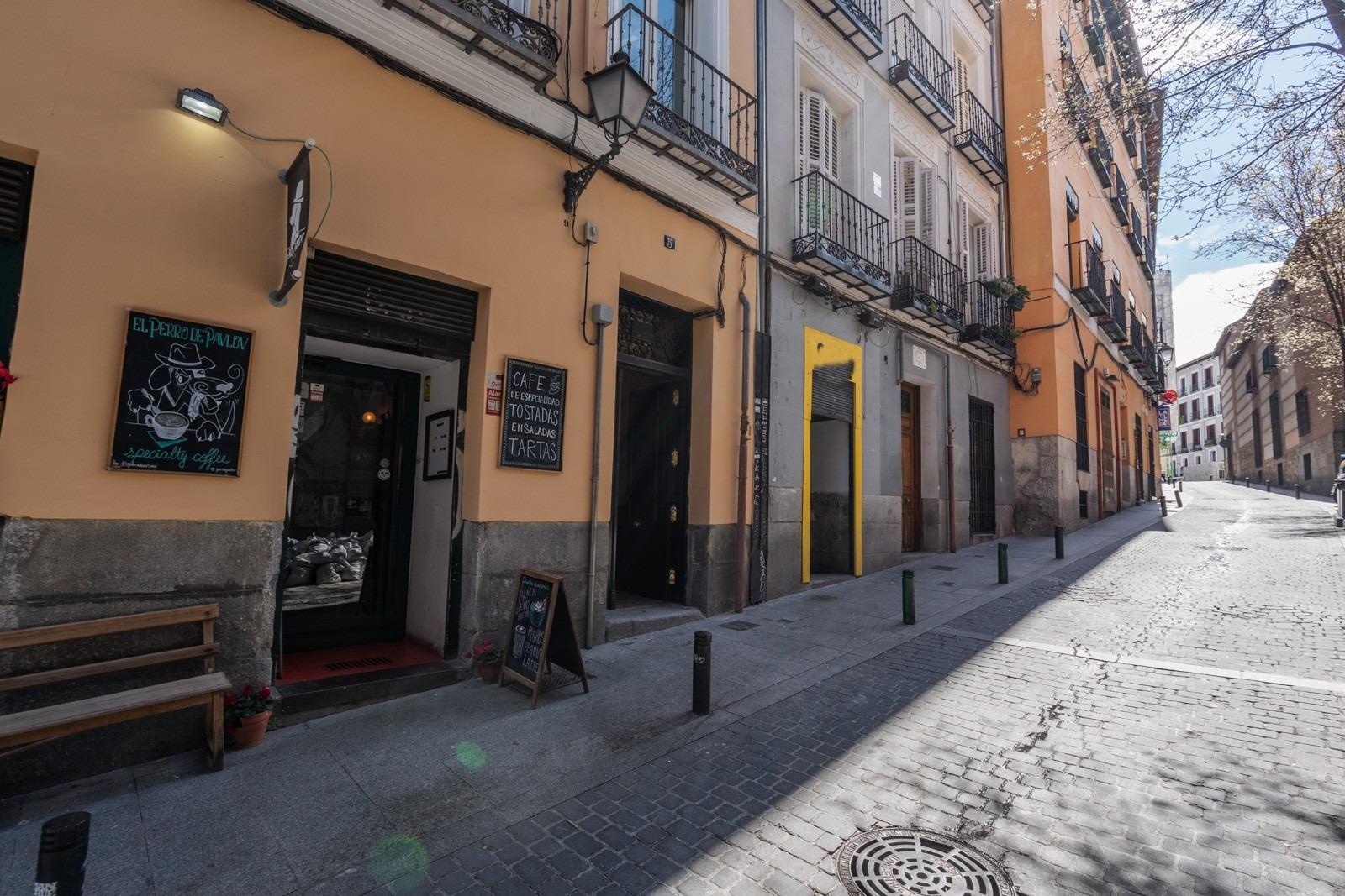 ^**^LOCAL COMERCIAL CON HISTORIA Y CARÁCTER EN LA CAVA BAJA, MADRID^**^ Ubicado en el emblemático Ba