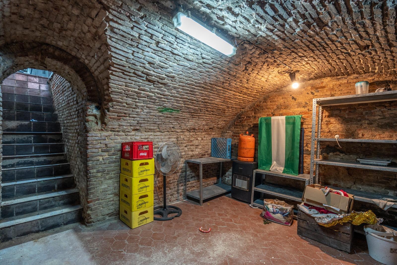 ^**^LOCAL COMERCIAL CON HISTORIA Y CARÁCTER EN LA CAVA BAJA, MADRID^**^ Ubicado en el emblemático Ba