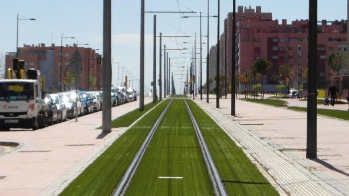 ^**^¡INVIERTE EN EL FUTURO! 2 LOCALES EN ZONA DE GRAN CRECIMIENTO EN PARLA ESTE^**^ En el emergente