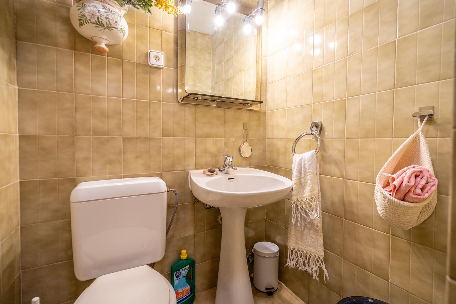 MAGNÍFICO CHALET ADOSADO DE ESQUINA CON MÁS DE 390 m², GRAN JARDÍN Y GARAJE, PUERTA HIERRO  Te prese