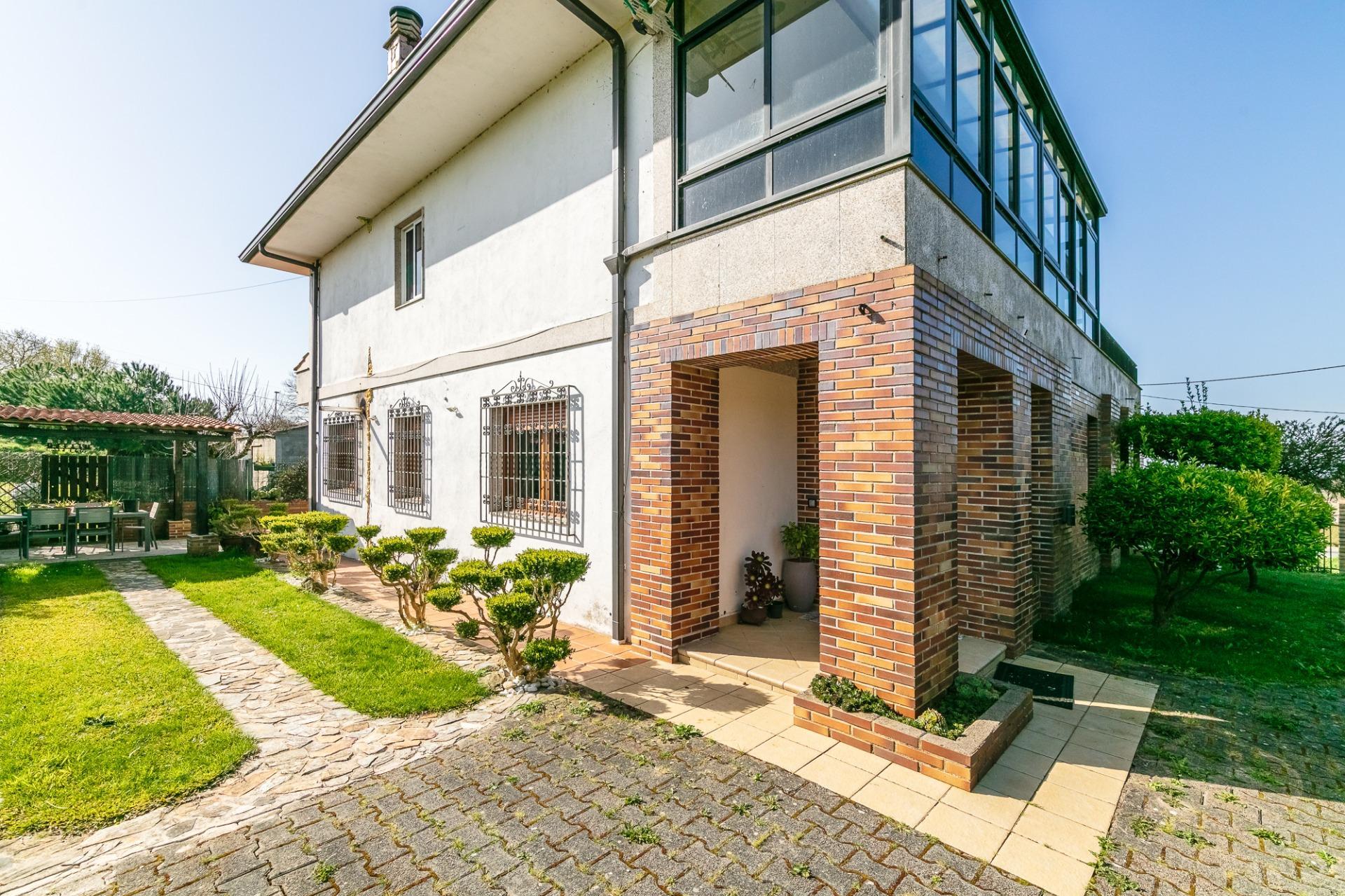 Chalet de Élite con Piscina Privada en la Zona Más Exclusiva de Lalín