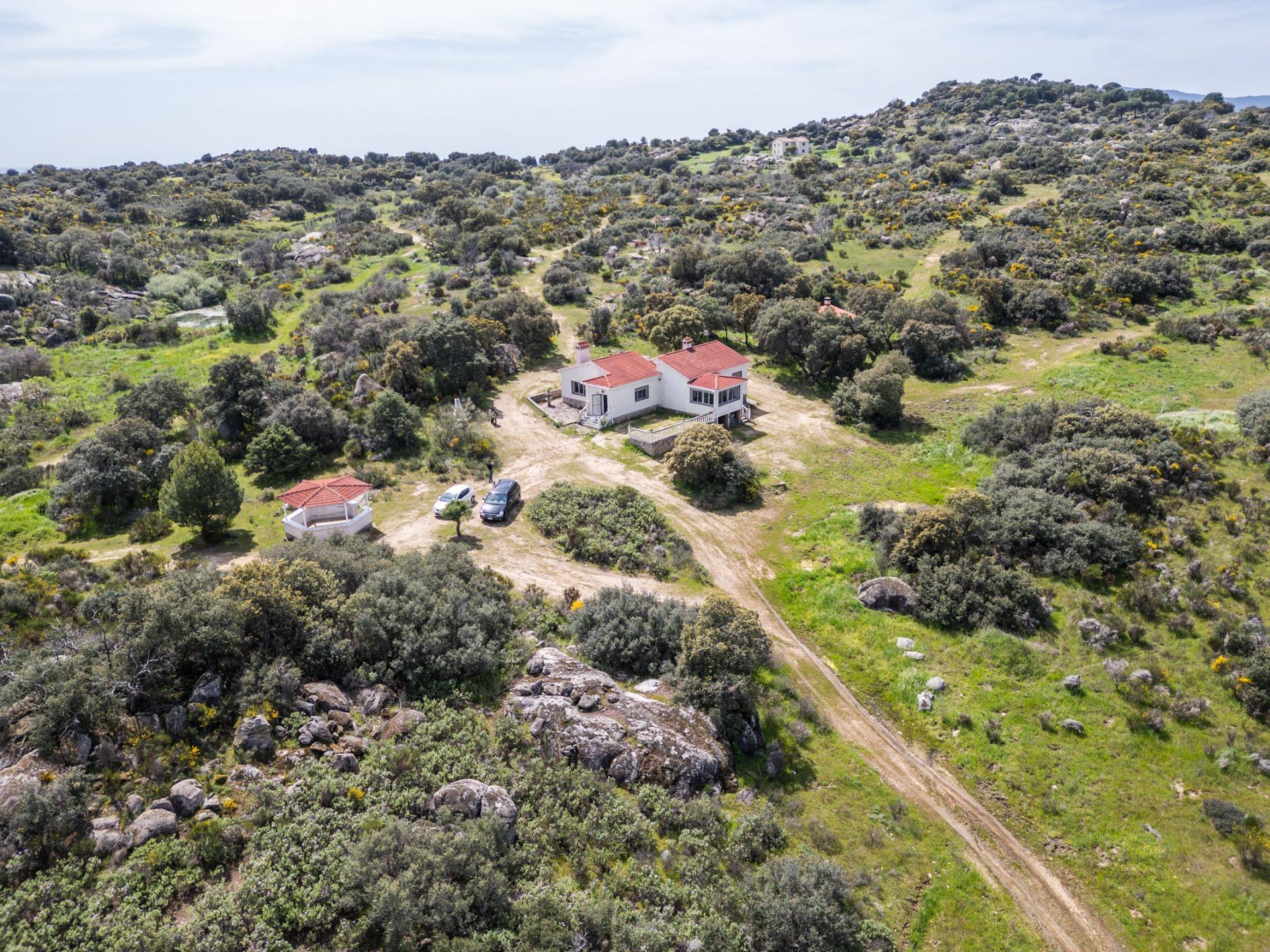 FINCA RÚSTICA EXCEPCIONAL A 1 HORA DE MADRID ? NATURALEZA, ENCANTO Y POTENCIAL EN ALMOROX Se venden