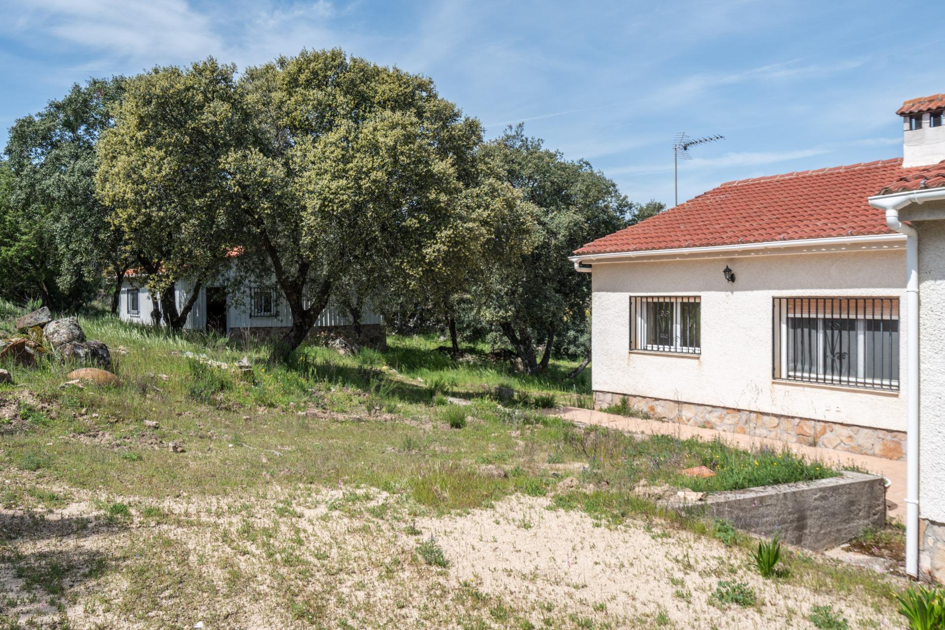 FINCA RÚSTICA EXCEPCIONAL A 1 HORA DE MADRID ? NATURALEZA, ENCANTO Y POTENCIAL EN ALMOROX Se venden