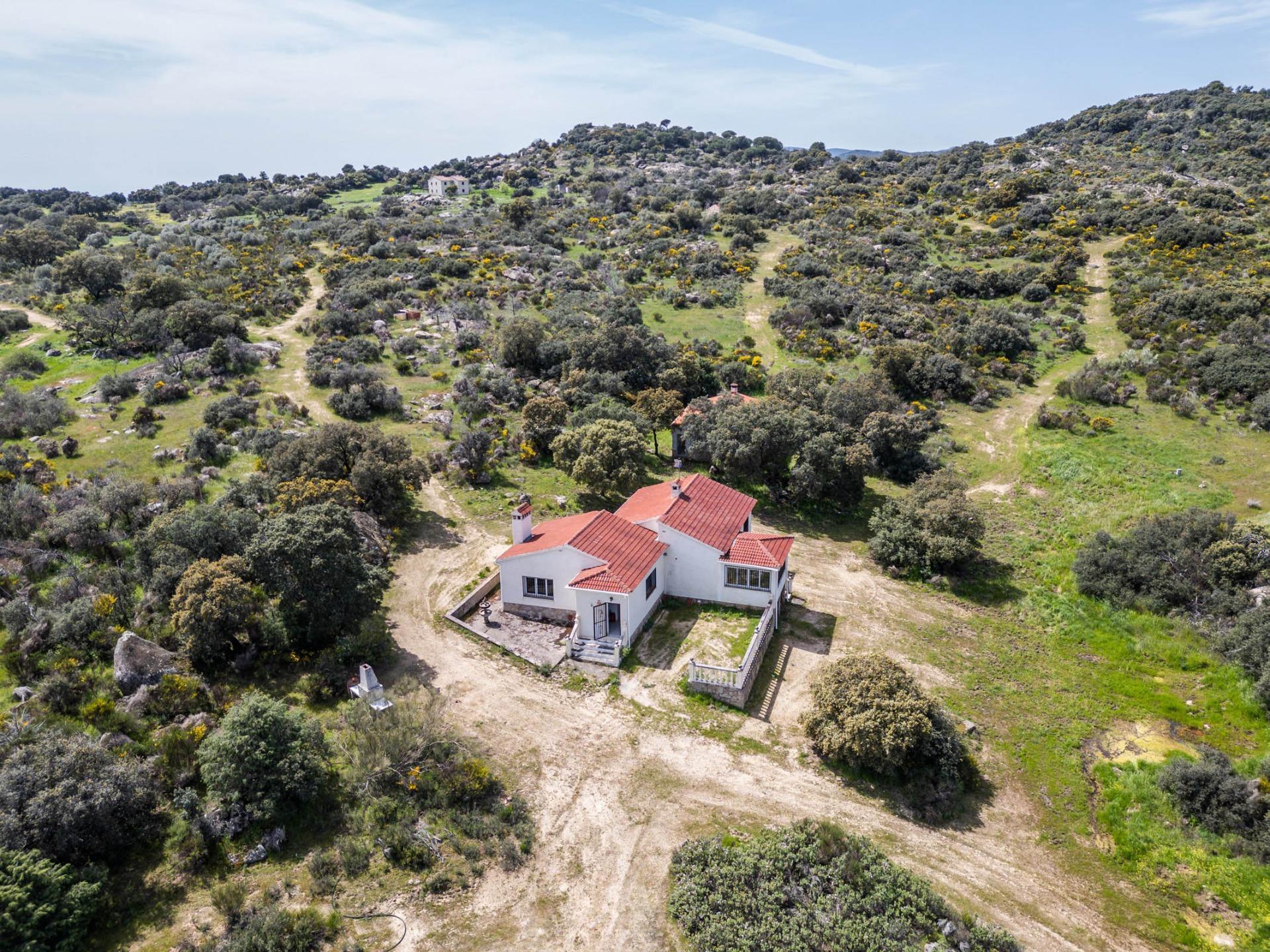 FINCA RÚSTICA EXCEPCIONAL A 1 HORA DE MADRID ? NATURALEZA, ENCANTO Y POTENCIAL EN ALMOROX Se venden