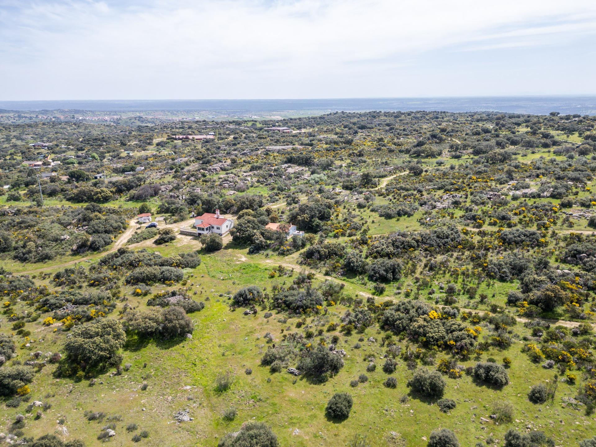 FINCA RÚSTICA EXCEPCIONAL A 1 HORA DE MADRID ? NATURALEZA, ENCANTO Y POTENCIAL EN ALMOROX Se venden