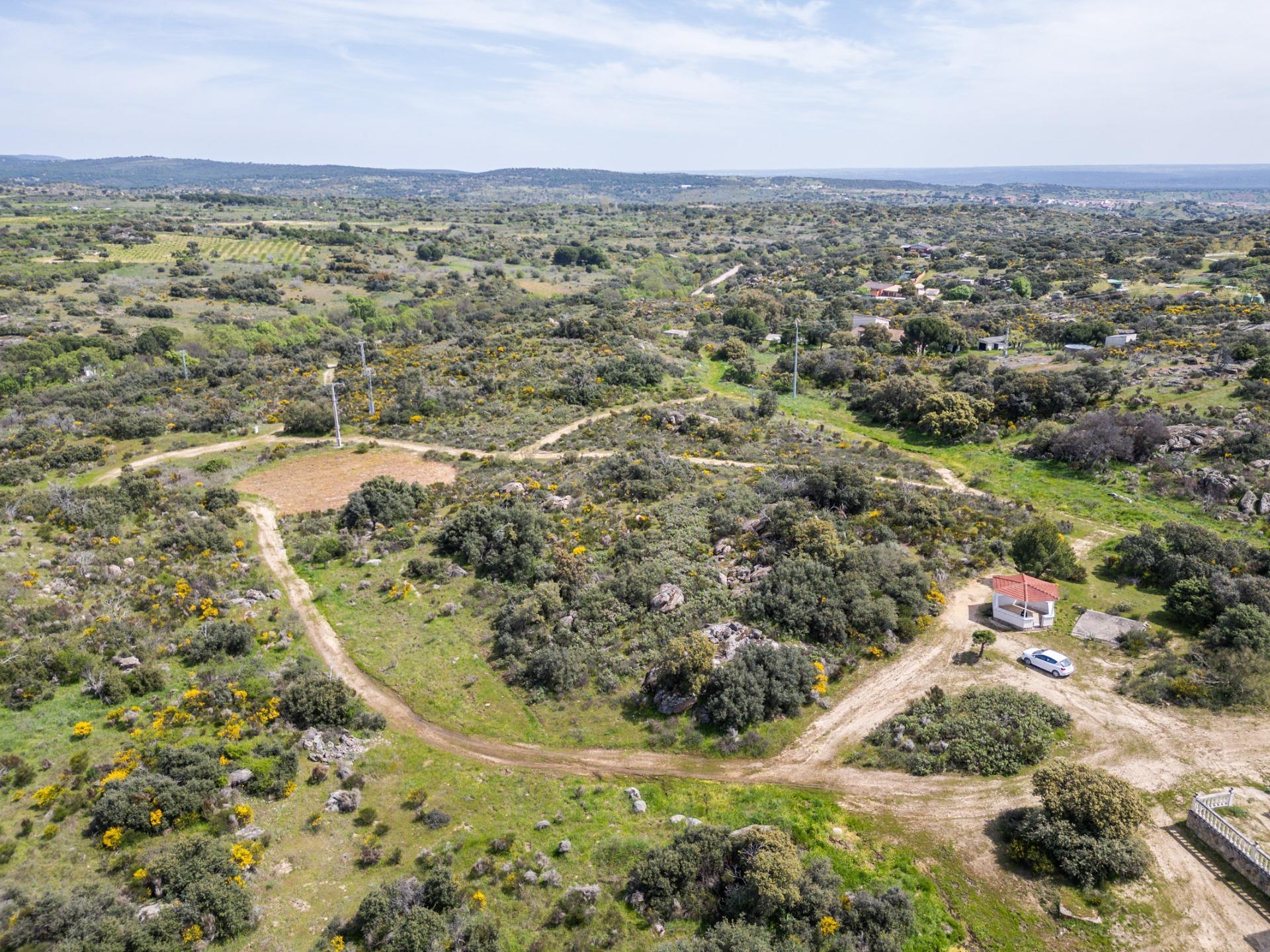 FINCA RÚSTICA EXCEPCIONAL A 1 HORA DE MADRID ? NATURALEZA, ENCANTO Y POTENCIAL EN ALMOROX Se venden