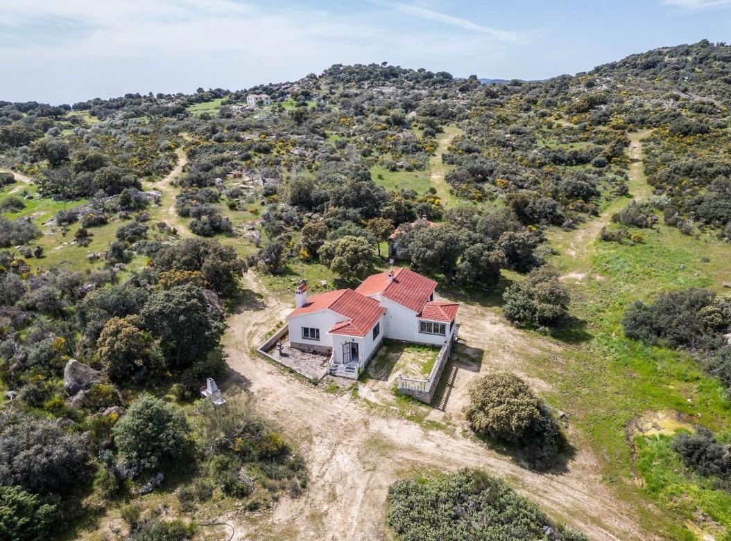 FINCA RÚSTICA EXCEPCIONAL A 1 HORA DE MADRID ? NATURALEZA, ENCANTO Y POTENCIAL EN ALMOROX Se venden